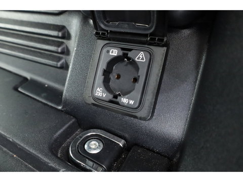 Land Rover Defender 3.0 D300 110 X-Dynamic - Grijs Kenteken | Luchtvering | Leder+Memory | Dig. Cockpit | 360*+PDC | Meridian | Nav+App.Connect | Winterpack | V