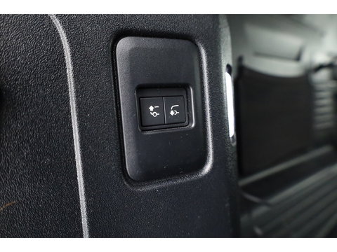 Land Rover Defender 3.0 D300 110 X-Dynamic - Grijs Kenteken | Luchtvering | Leder+Memory | Dig. Cockpit | 360*+PDC | Meridian | Nav+App.Connect | Winterpack | V