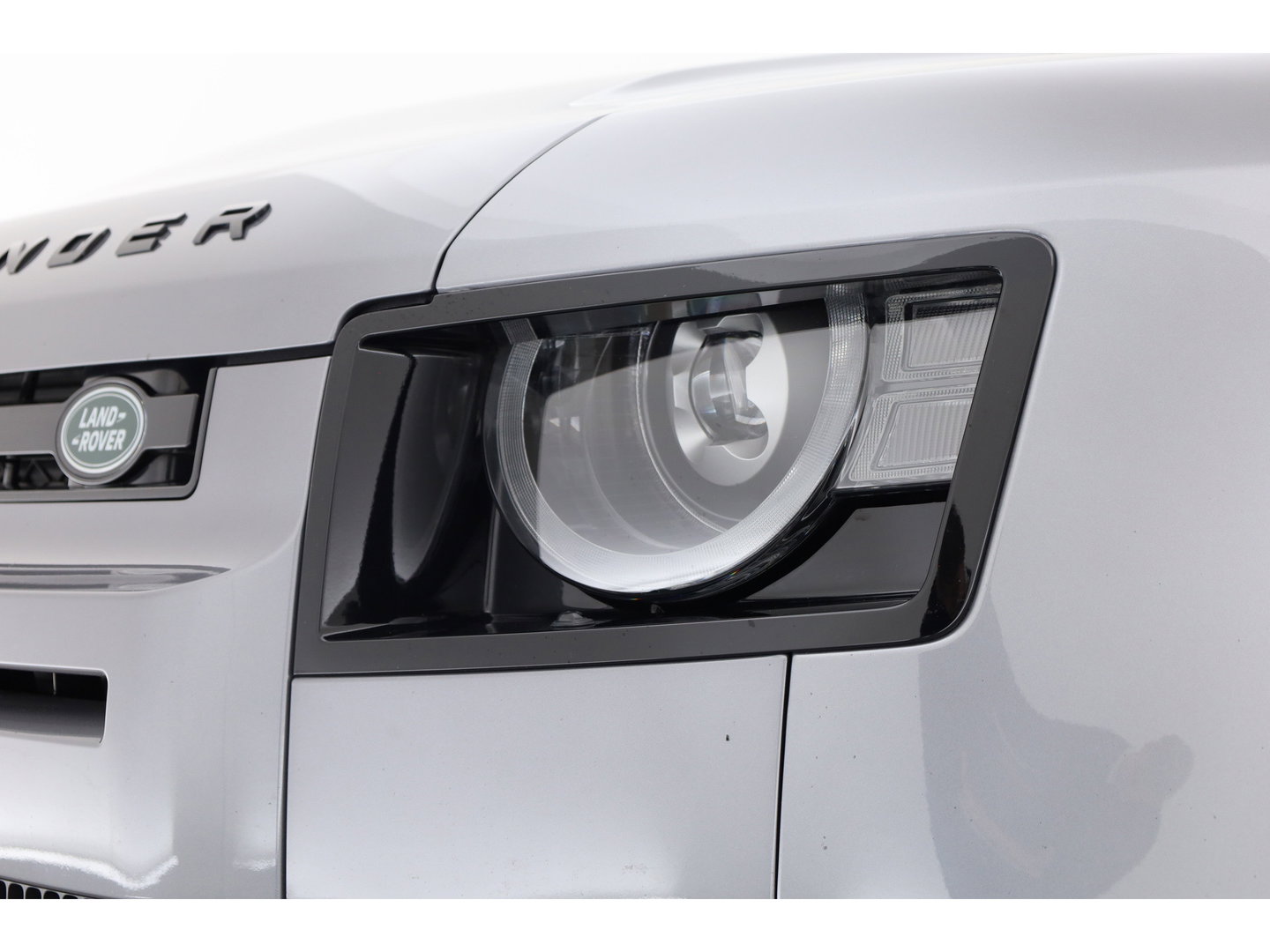 Land Rover Defender 3.0 D300 110 X-Dynamic - Grijs Kenteken | Luchtvering | Leder+Memory | Dig. Cockpit | 360*+PDC | Meridian | Nav+App.Connect | Winterpack | V