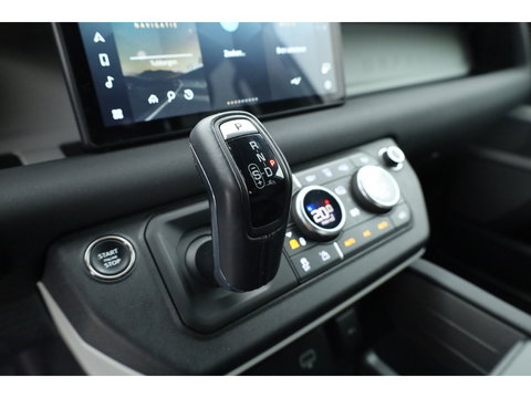 Land Rover Defender 3.0 D300 110 X-Dynamic - Grijs Kenteken | Luchtvering | Leder+Memory | Dig. Cockpit | 360*+PDC | Meridian | Nav+App.Connect | Winterpack | V