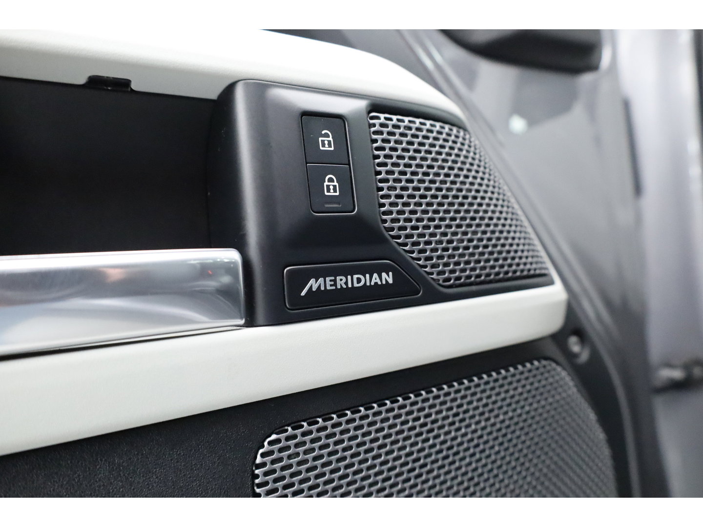 Land Rover Defender 3.0 D300 110 X-Dynamic - Grijs Kenteken | Luchtvering | Leder+Memory | Dig. Cockpit | 360*+PDC | Meridian | Nav+App.Connect | Winterpack | V