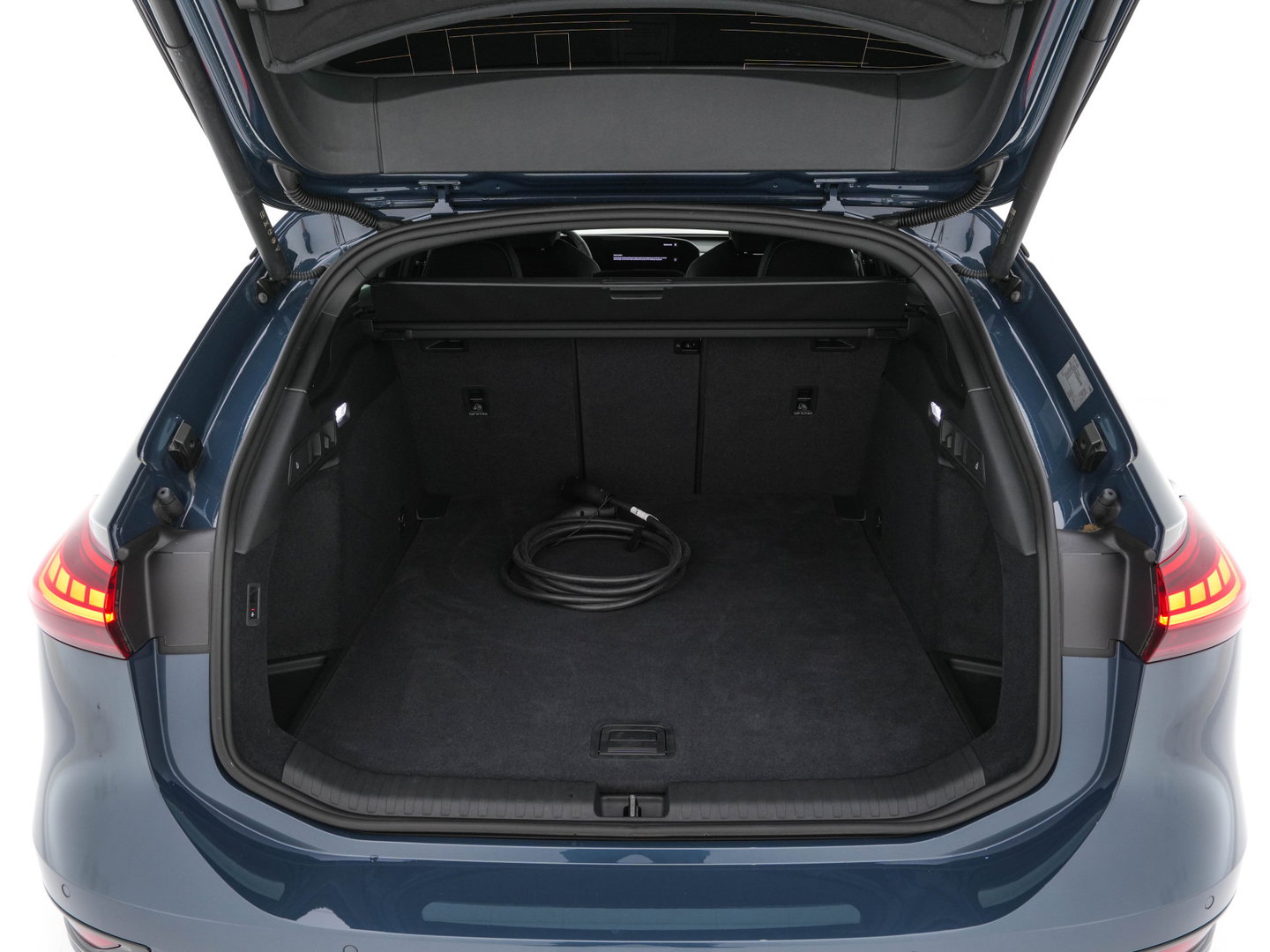 Audi A6 Avant e-tron S edition 83 kWh [ 3-Fase ] (INCL.BTW) *MATRIX-LED | LEATHER-FABRIC | ADAPTIVE-CRUISE | TOP-VIEW | BLINDSPOT | KEYLESS | MEMORY-PACK | WIDESCREEN-COCKPIT | PRIVACY-GLASS | SHIT-PADDLES | HEATED-SPORTSEATS | 21''ALU | TO