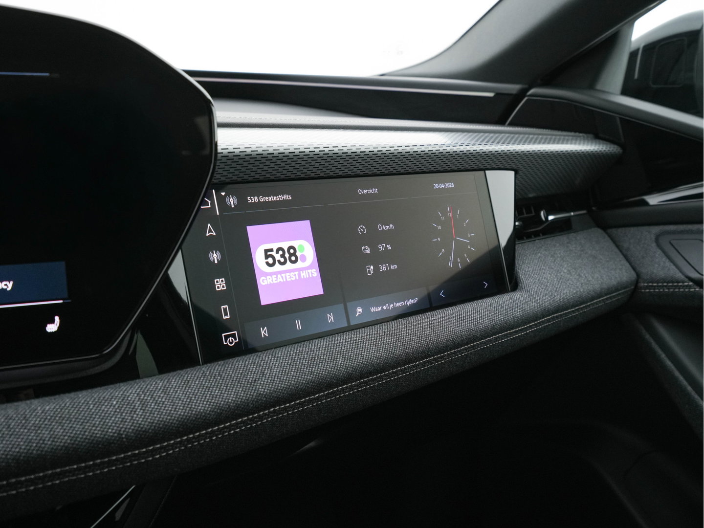 Audi A6 Avant e-tron S edition 83 kWh [ 3-Fase ] (INCL.BTW) *MATRIX-LED | LEATHER-FABRIC | ADAPTIVE-CRUISE | TOP-VIEW | BLINDSPOT | KEYLESS | MEMORY-PACK | WIDESCREEN-COCKPIT | PRIVACY-GLASS | SHIT-PADDLES | HEATED-SPORTSEATS | 21''ALU | TO