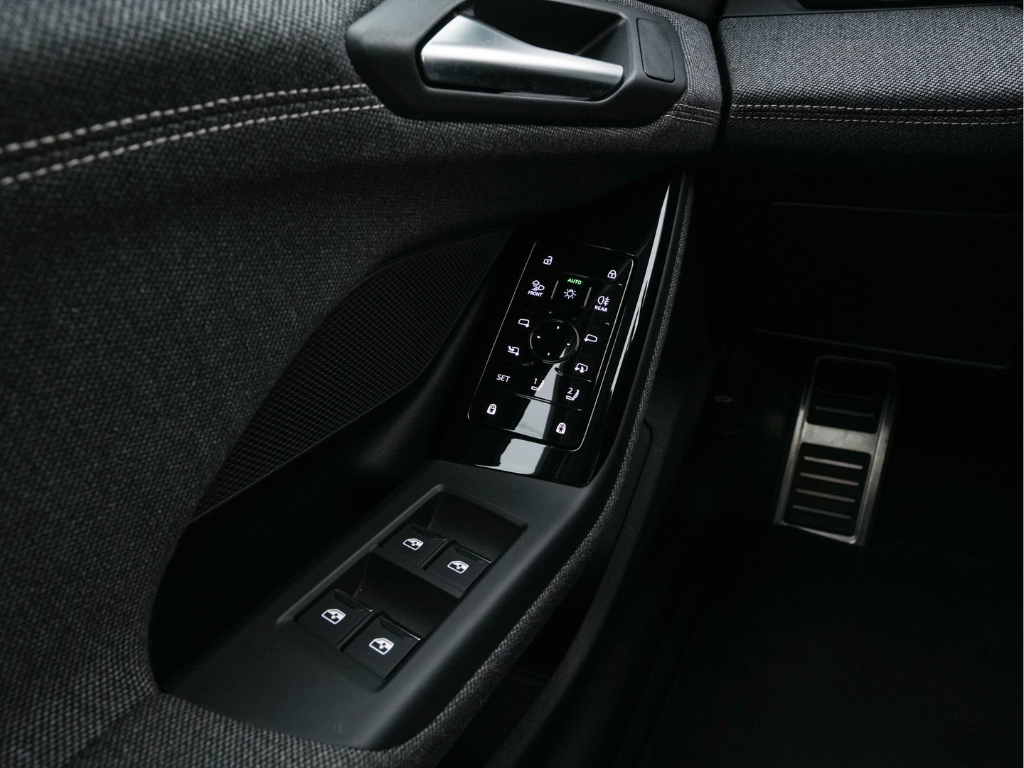 Audi A6 Avant e-tron S edition 83 kWh [ 3-Fase ] (INCL.BTW) *MATRIX-LED | LEATHER-FABRIC | ADAPTIVE-CRUISE | TOP-VIEW | BLINDSPOT | KEYLESS | MEMORY-PACK | WIDESCREEN-COCKPIT | PRIVACY-GLASS | SHIT-PADDLES | HEATED-SPORTSEATS | 21''ALU | TO