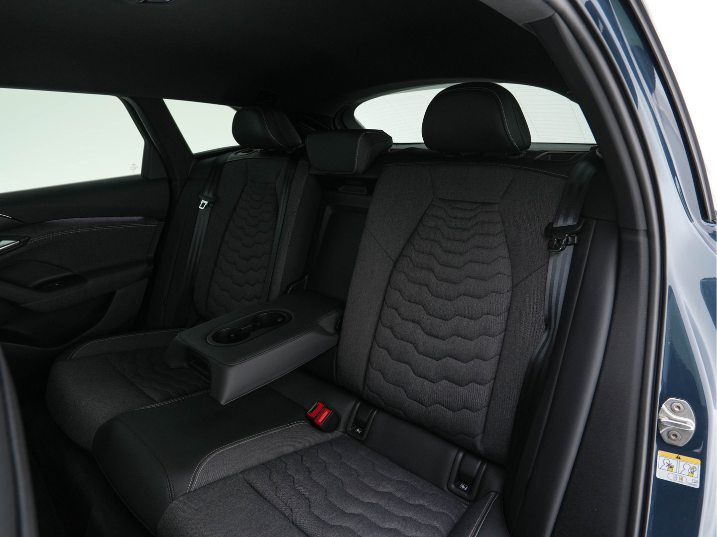 Audi A6 Avant e-tron S edition 83 kWh [ 3-Fase ] (INCL.BTW) *MATRIX-LED | LEATHER-FABRIC | ADAPTIVE-CRUISE | TOP-VIEW | BLINDSPOT | KEYLESS | MEMORY-PACK | WIDESCREEN-COCKPIT | PRIVACY-GLASS | SHIT-PADDLES | HEATED-SPORTSEATS | 21''ALU | TO