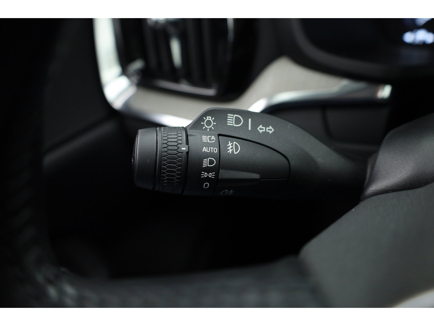 Volvo V60 2.0 T8 Inscription 455PK | SOH 94 % | Pano-dak | ACC | Elek. Trekhaak | Camera | Stoel + stuurverw. | 19 inch