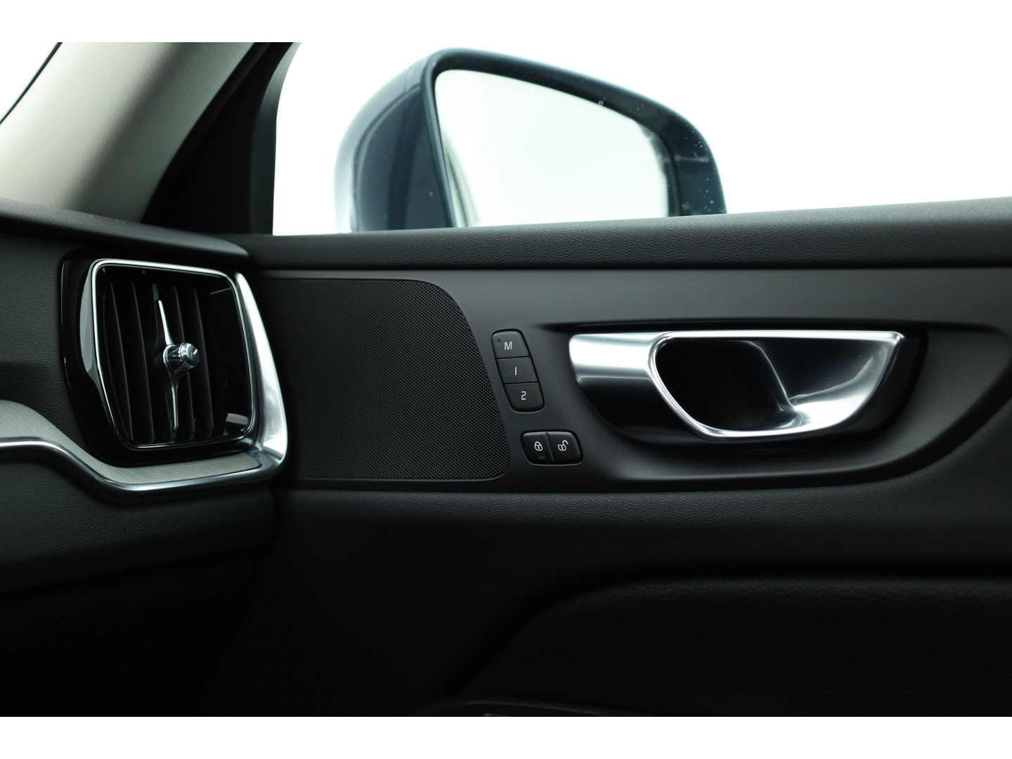 Volvo V60 2.0 T8 Inscription 455PK | SOH 94 % | Pano-dak | ACC | Elek. Trekhaak | Camera | Stoel + stuurverw. | 19 inch