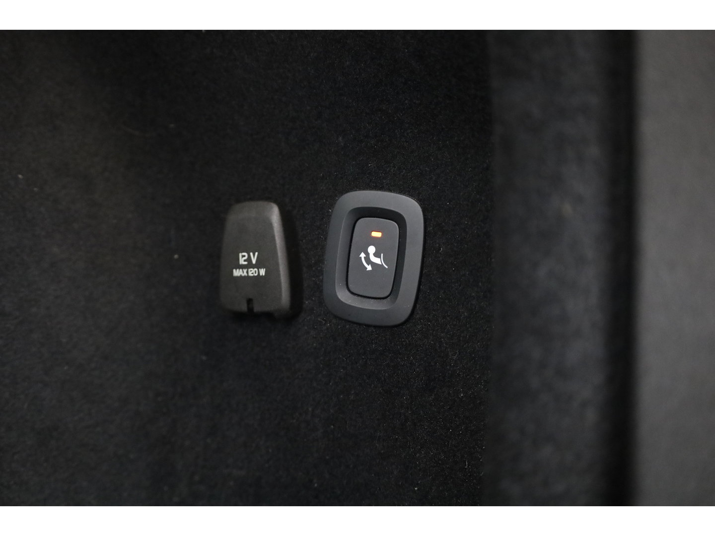 Volvo V60 2.0 T8 Inscription 455PK | SOH 94 % | Pano-dak | ACC | Elek. Trekhaak | Camera | Stoel + stuurverw. | 19 inch