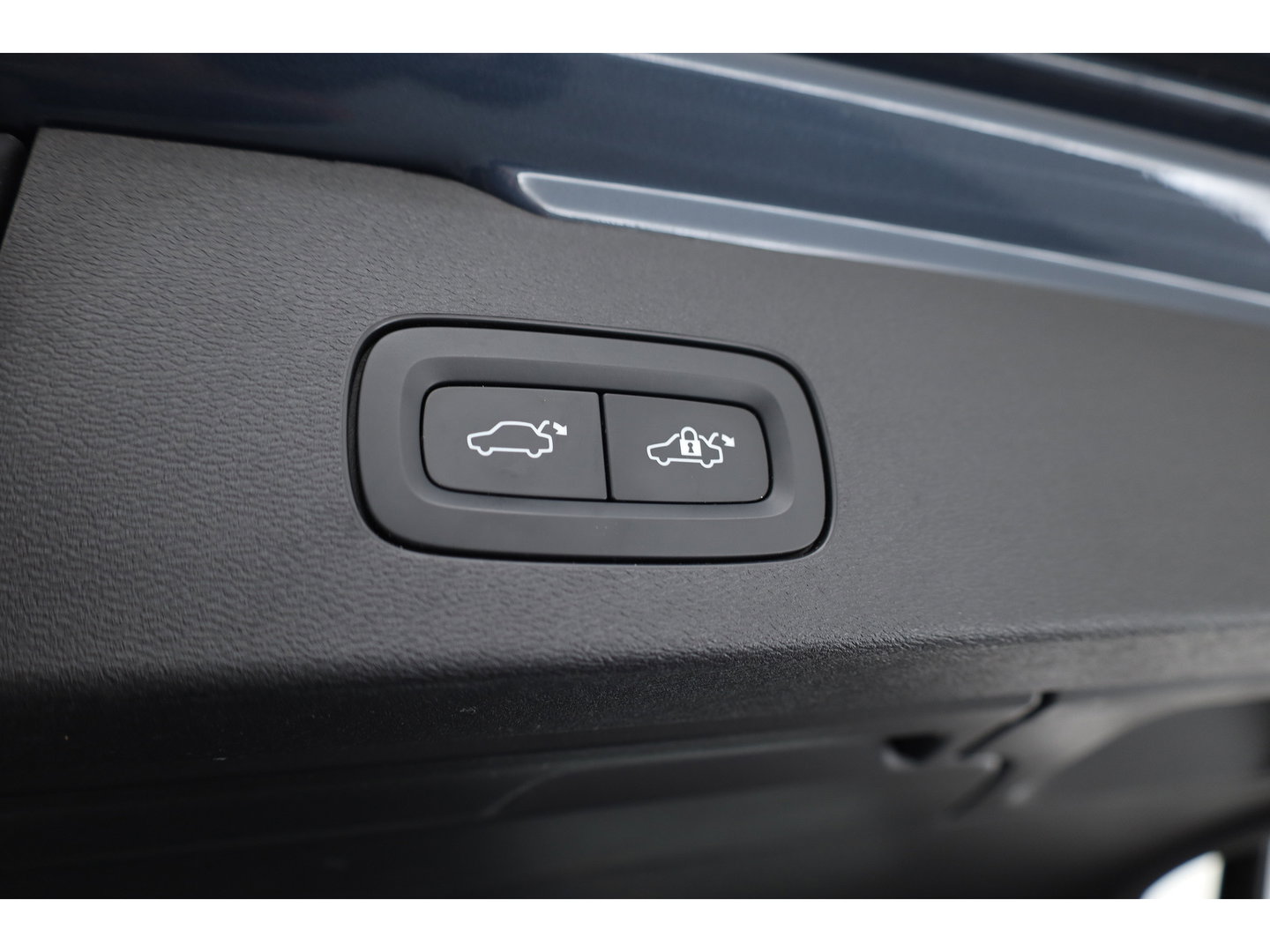 Volvo V60 2.0 T8 Inscription 455PK | SOH 94 % | Pano-dak | ACC | Elek. Trekhaak | Camera | Stoel + stuurverw. | 19 inch