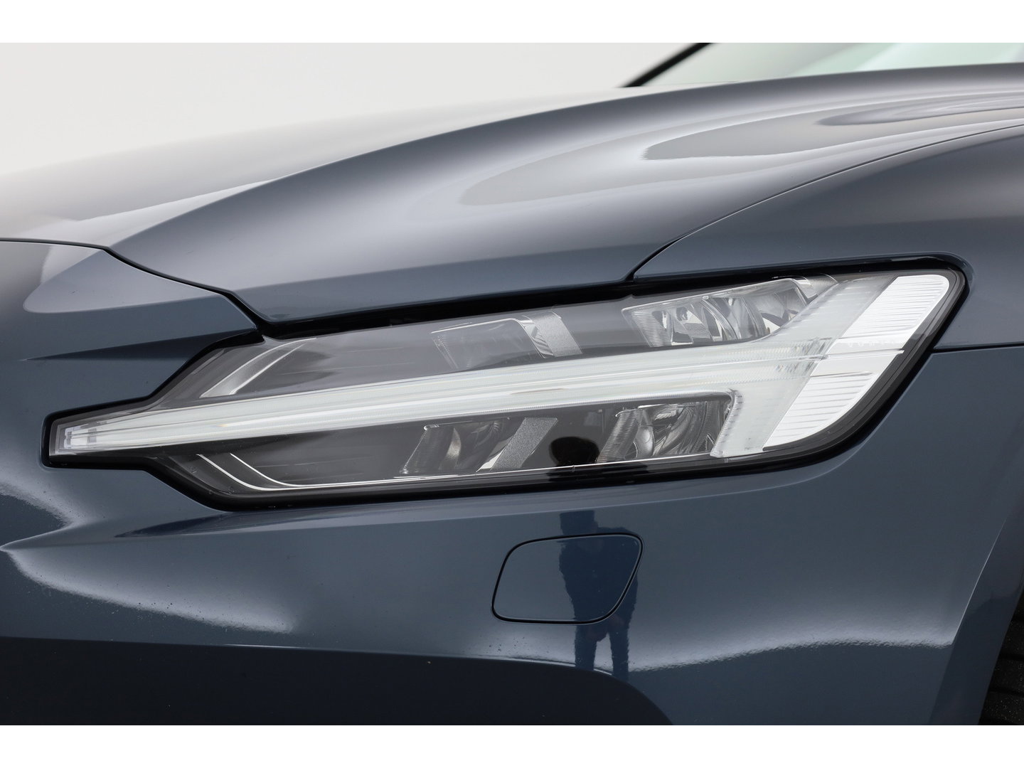 Volvo V60 2.0 T8 Inscription 455PK | SOH 94 % | Pano-dak | ACC | Elek. Trekhaak | Camera | Stoel + stuurverw. | 19 inch