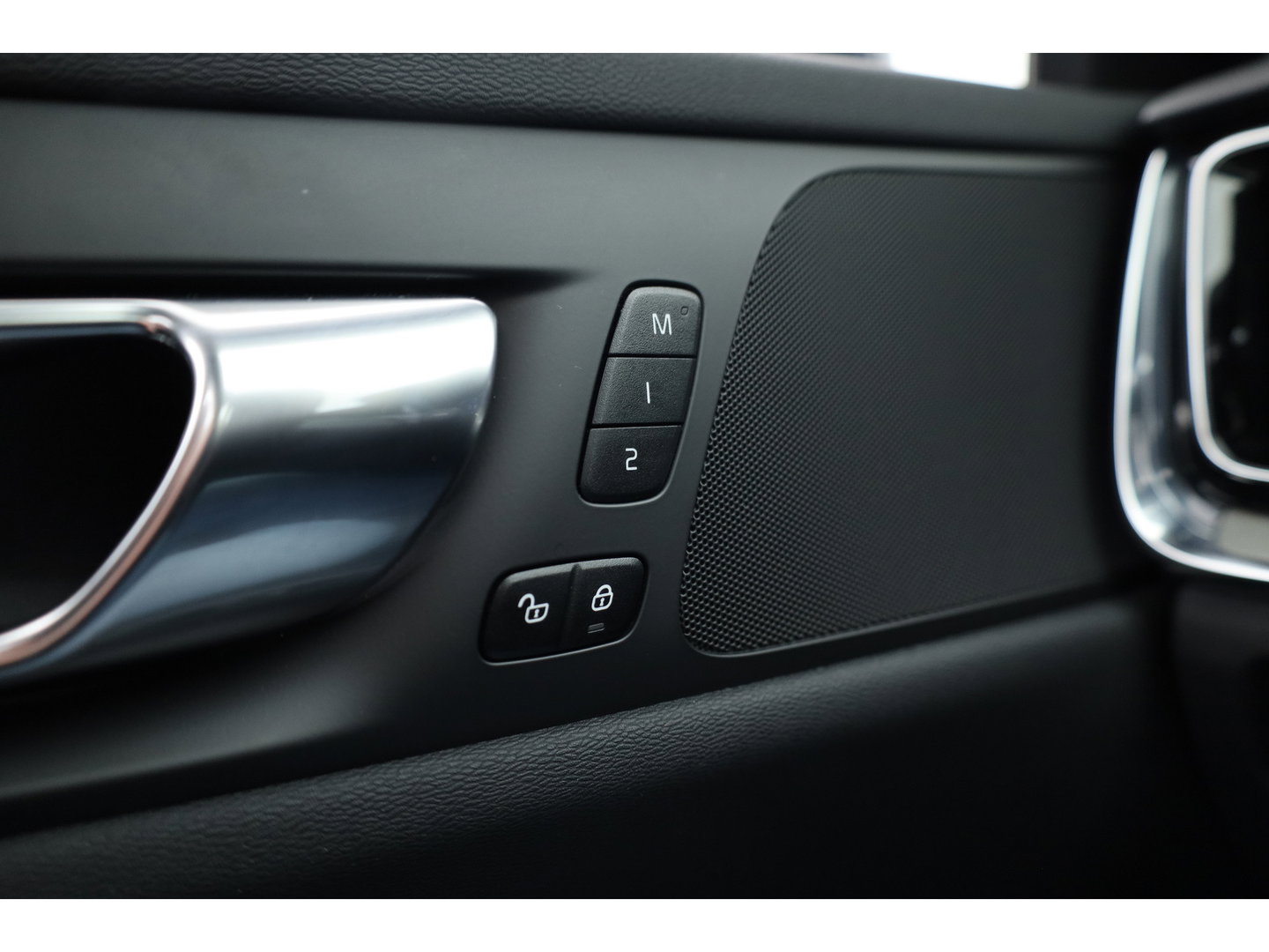 Volvo V60 2.0 T8 Inscription 455PK | SOH 94 % | Pano-dak | ACC | Elek. Trekhaak | Camera | Stoel + stuurverw. | 19 inch