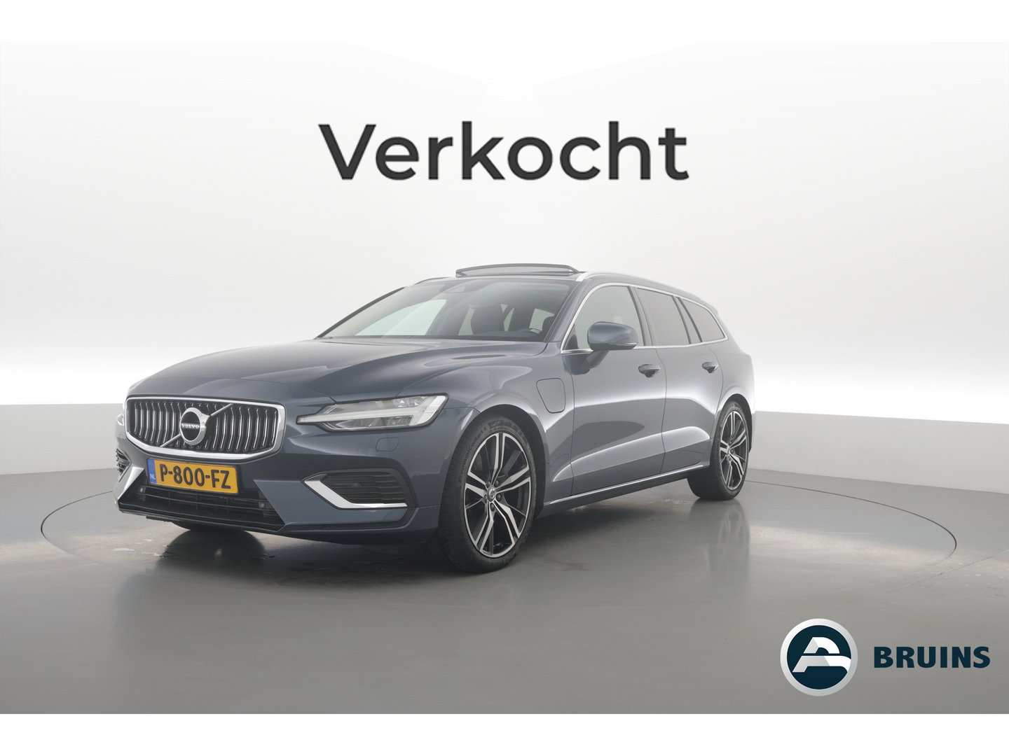 Volvo V60 2.0 T8 Inscription 455PK | SOH 94 % | Pano-dak | ACC | Elek. Trekhaak | Camera | Stoel + stuurverw. | 19 inch