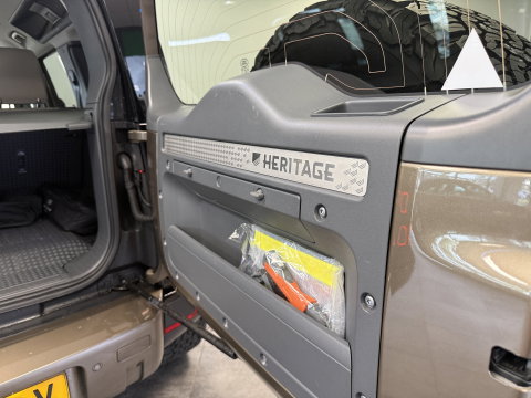 Land Rover Defender 110 P400e SE Heritage Leder Full-led Groot scherm Navigatie