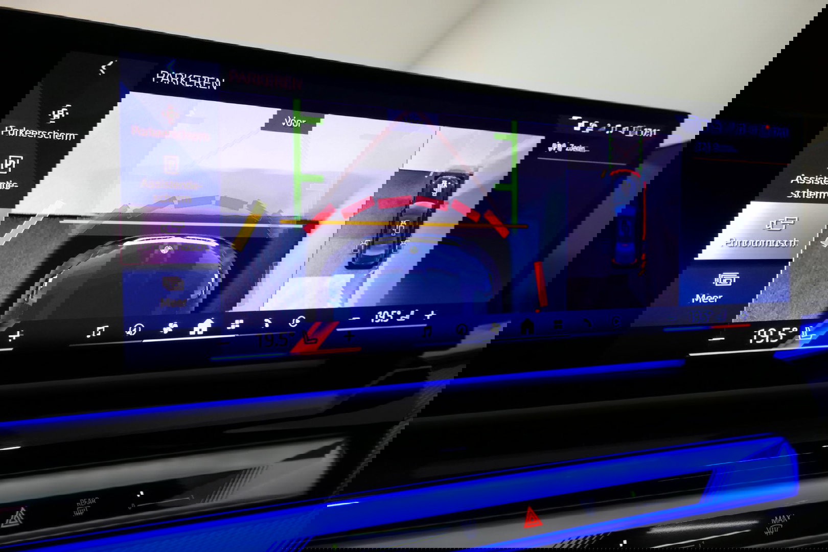 BMW 5 Serie 530e M Sport Edition / M5 Look / M Sport Bodykit / Panoramadak / Stoelkoeling & -verwarming / Iconic Glow / Harman Kardon / Elektr. verstelbare voorstoelen (links memory) / HUD / Rondomzichtcamera / Apple Carplay - Android Auto / Achterbank verwarming / D