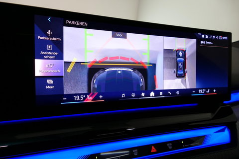 BMW 5 Serie 530e M Sport Edition / M5 Look / M Sport Bodykit / Panoramadak / Stoelkoeling & -verwarming / Iconic Glow / Harman Kardon / Elektr. verstelbare voorstoelen (links memory) / HUD / Rondomzichtcamera / Apple Carplay - Android Auto / Achterbank verwarming / D