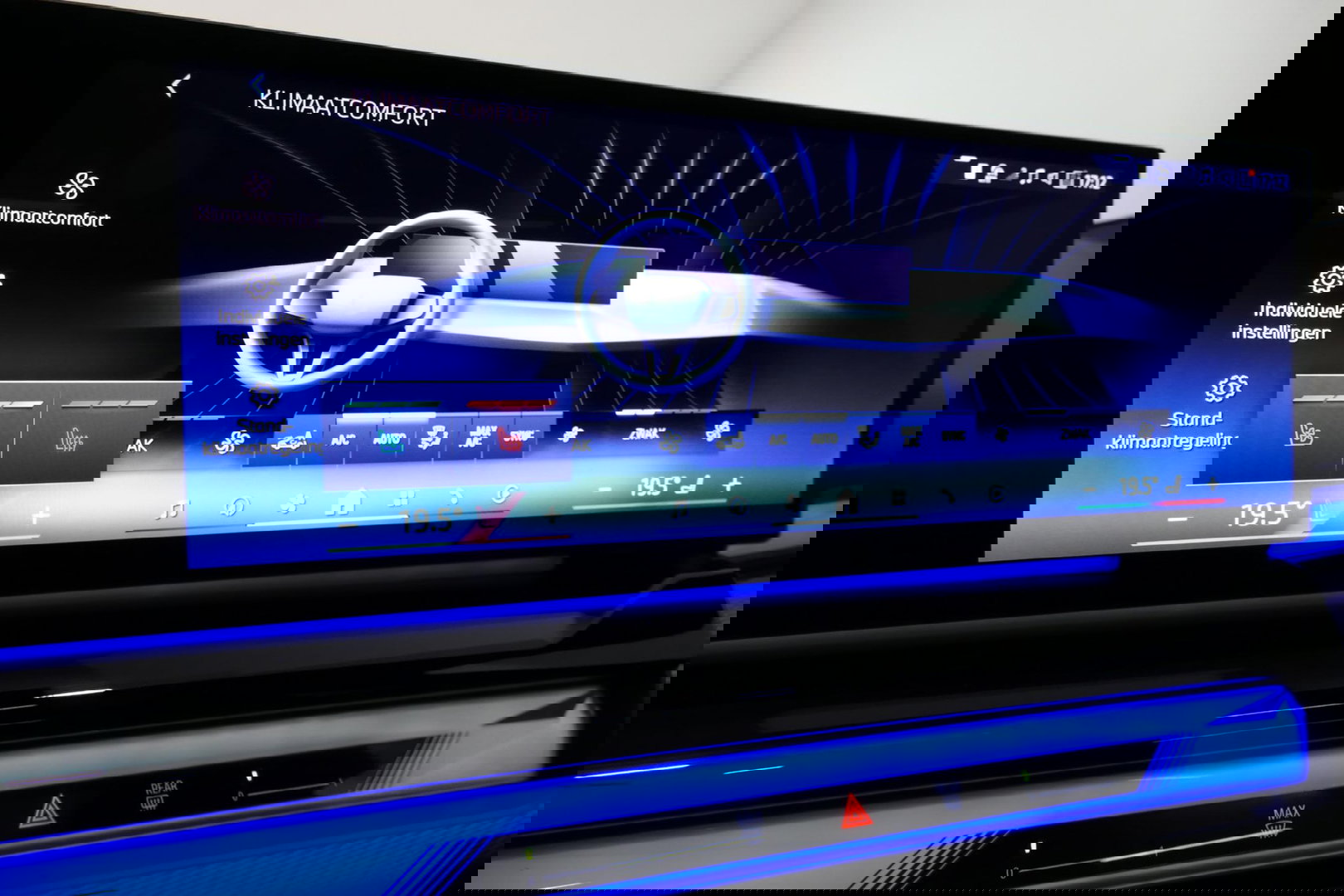 BMW 5 Serie 530e M Sport Edition / M5 Look / M Sport Bodykit / Panoramadak / Stoelkoeling & -verwarming / Iconic Glow / Harman Kardon / Elektr. verstelbare voorstoelen (links memory) / HUD / Rondomzichtcamera / Apple Carplay - Android Auto / Achterbank verwarming / D