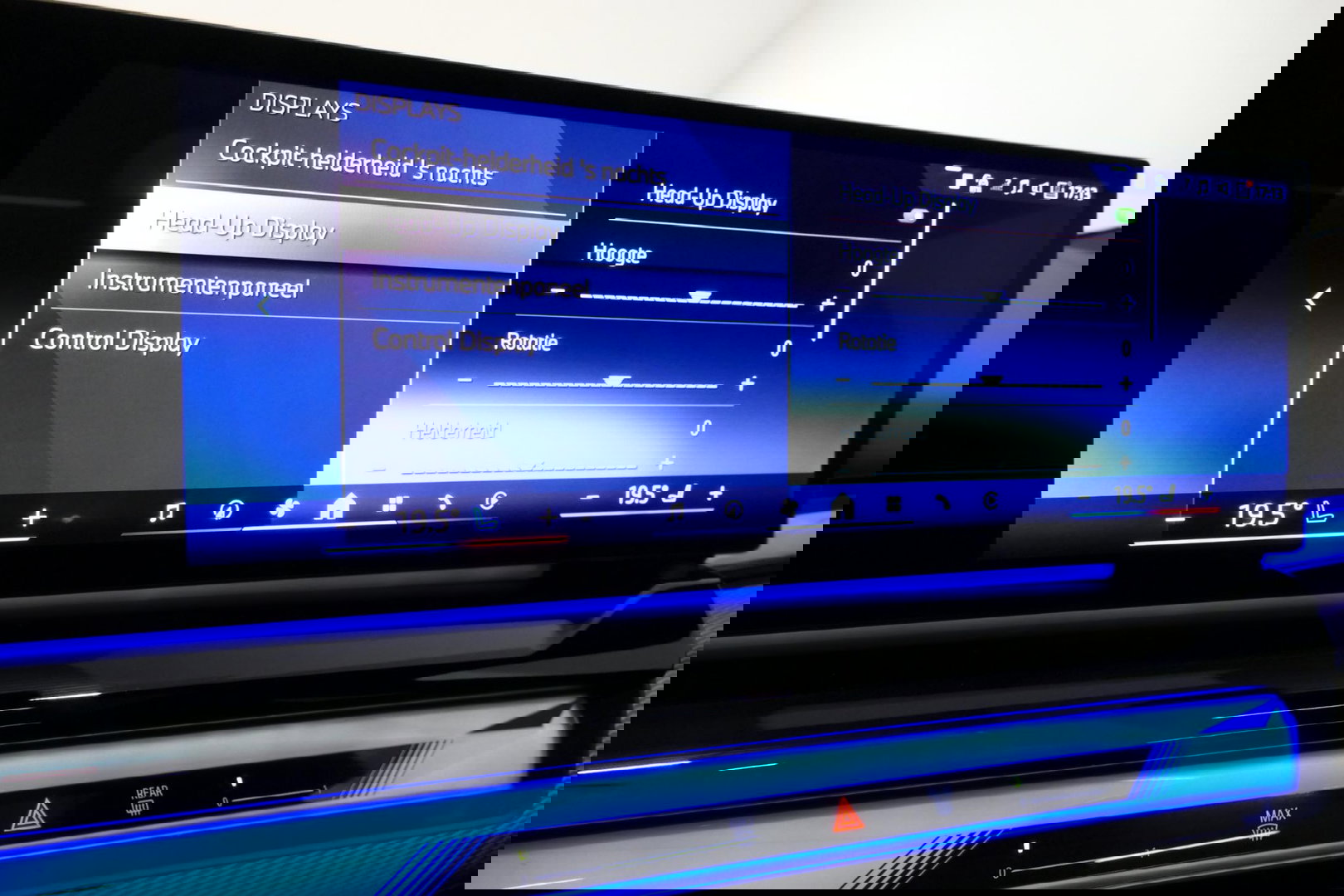 BMW 5 Serie 530e M Sport Edition / M5 Look / M Sport Bodykit / Panoramadak / Stoelkoeling & -verwarming / Iconic Glow / Harman Kardon / Elektr. verstelbare voorstoelen (links memory) / HUD / Rondomzichtcamera / Apple Carplay - Android Auto / Achterbank verwarming / D