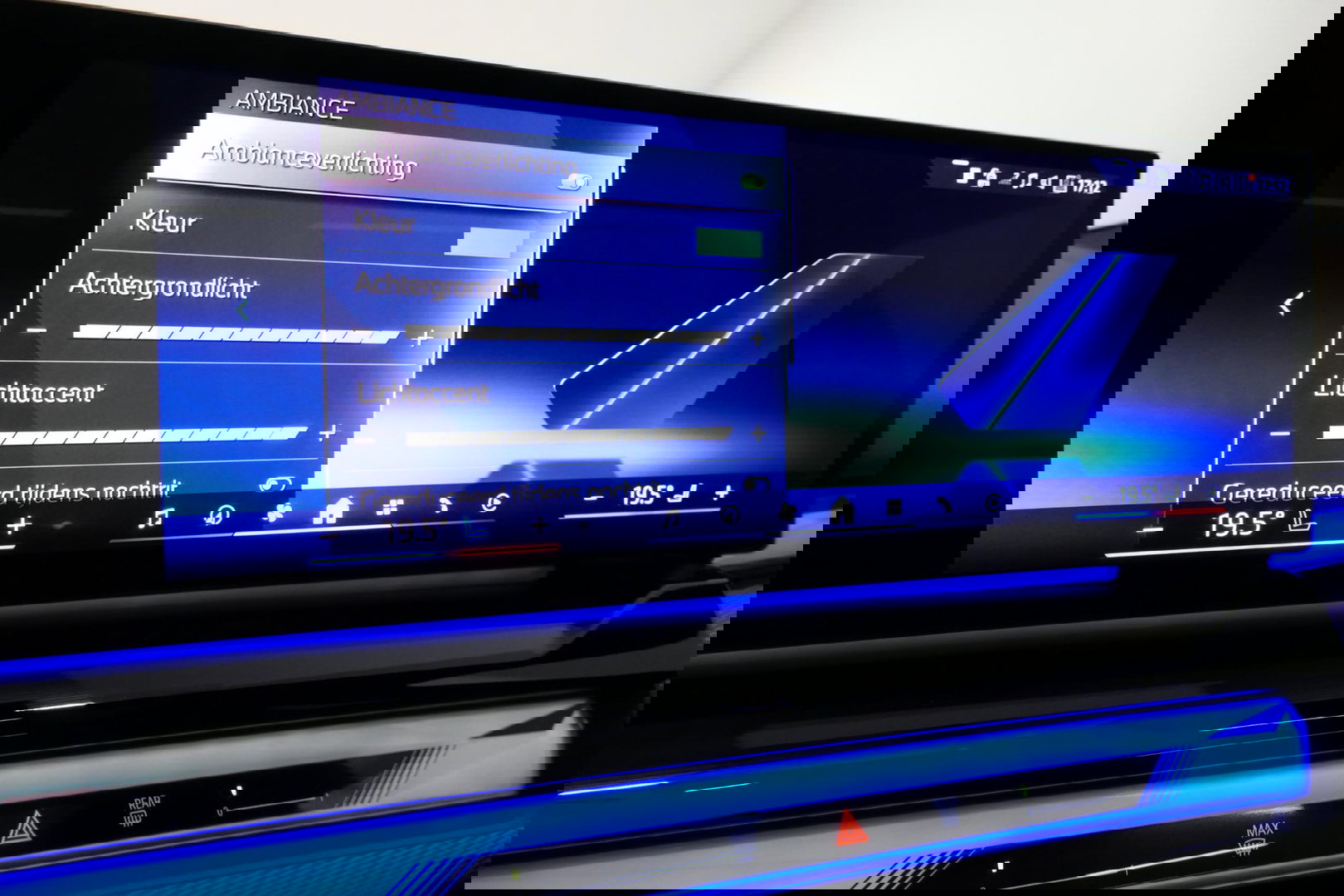 BMW 5 Serie 530e M Sport Edition / M5 Look / M Sport Bodykit / Panoramadak / Stoelkoeling & -verwarming / Iconic Glow / Harman Kardon / Elektr. verstelbare voorstoelen (links memory) / HUD / Rondomzichtcamera / Apple Carplay - Android Auto / Achterbank verwarming / D