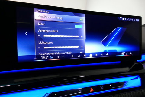 BMW 5 Serie 530e M Sport Edition / M5 Look / M Sport Bodykit / Panoramadak / Stoelkoeling & -verwarming / Iconic Glow / Harman Kardon / Elektr. verstelbare voorstoelen (links memory) / HUD / Rondomzichtcamera / Apple Carplay - Android Auto / Achterbank verwarming / D