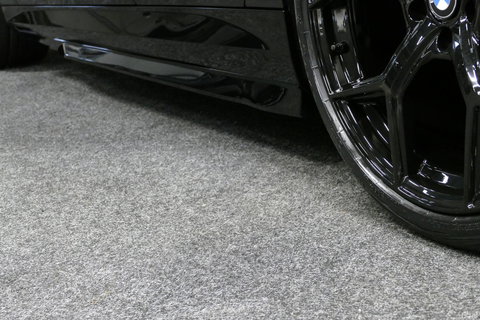 BMW 5 Serie 530e M Sport Edition / M5 Look / M Sport Bodykit / Panoramadak / Stoelkoeling & -verwarming / Iconic Glow / Harman Kardon / Elektr. verstelbare voorstoelen (links memory) / HUD / Rondomzichtcamera / Apple Carplay - Android Auto / Achterbank verwarming / D