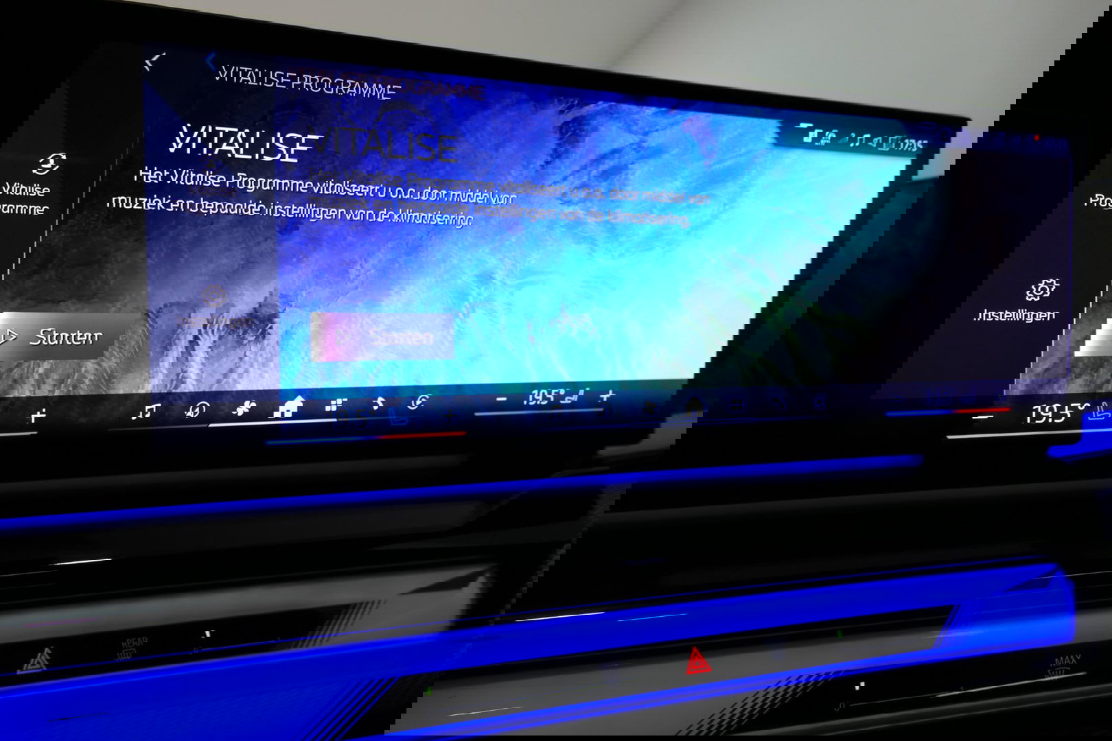 BMW 5 Serie 530e M Sport Edition / M5 Look / M Sport Bodykit / Panoramadak / Stoelkoeling & -verwarming / Iconic Glow / Harman Kardon / Elektr. verstelbare voorstoelen (links memory) / HUD / Rondomzichtcamera / Apple Carplay - Android Auto / Achterbank verwarming / D