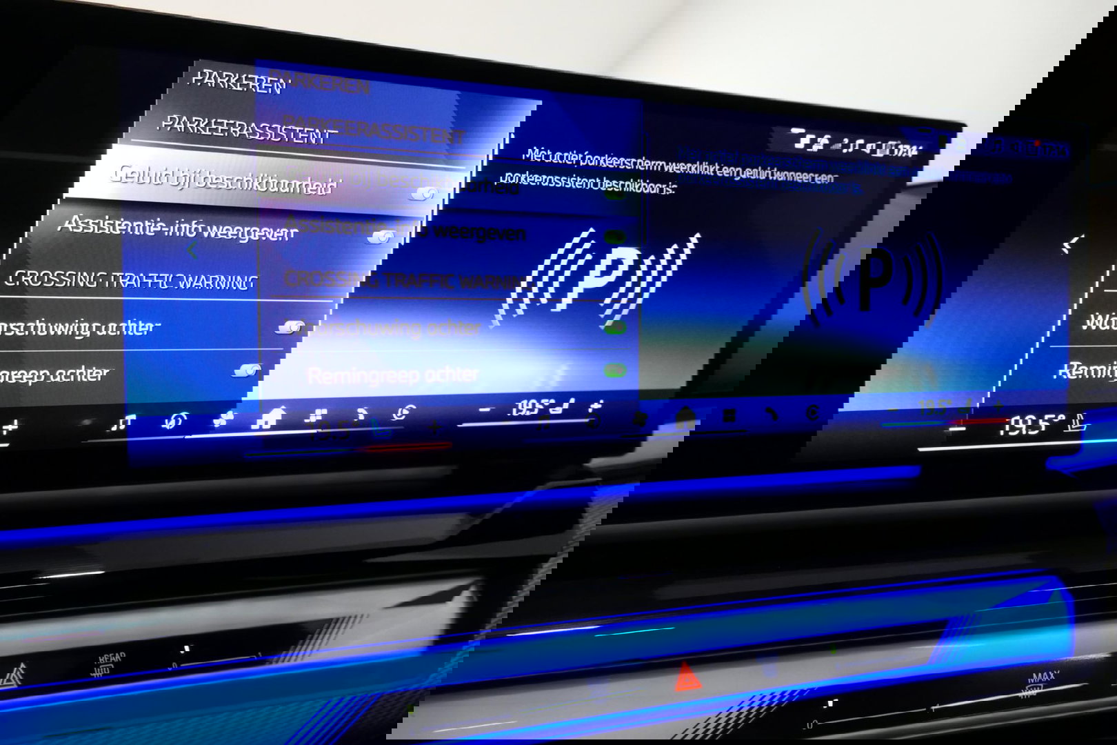 BMW 5 Serie 530e M Sport Edition / M5 Look / M Sport Bodykit / Panoramadak / Stoelkoeling & -verwarming / Iconic Glow / Harman Kardon / Elektr. verstelbare voorstoelen (links memory) / HUD / Rondomzichtcamera / Apple Carplay - Android Auto / Achterbank verwarming / D