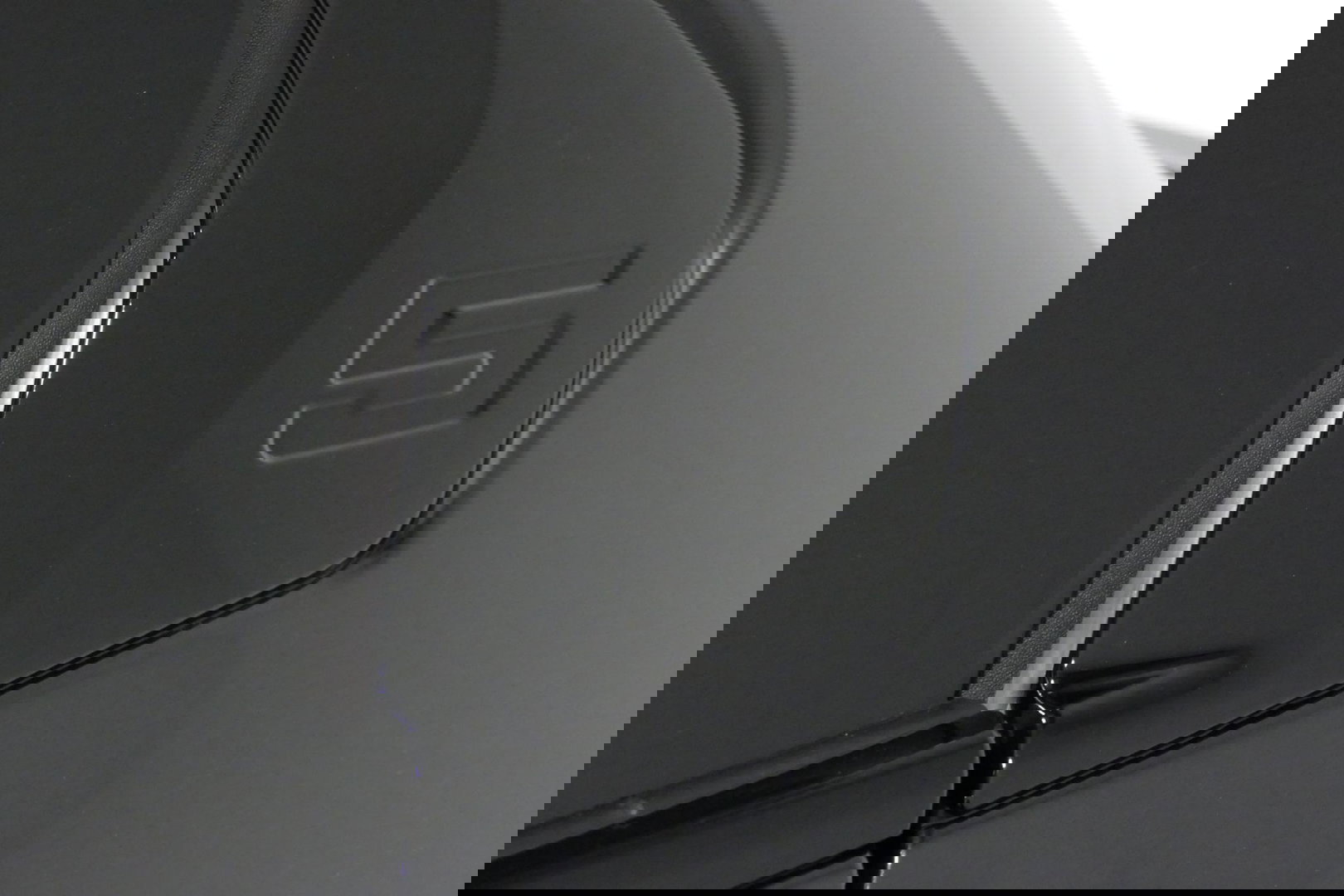 BMW 5 Serie 530e M Sport Edition / M5 Look / M Sport Bodykit / Panoramadak / Stoelkoeling & -verwarming / Iconic Glow / Harman Kardon / Elektr. verstelbare voorstoelen (links memory) / HUD / Rondomzichtcamera / Apple Carplay - Android Auto / Achterbank verwarming / D