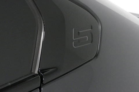 BMW 5 Serie 530e M Sport Edition / M5 Look / M Sport Bodykit / Panoramadak / Stoelkoeling & -verwarming / Iconic Glow / Harman Kardon / Elektr. verstelbare voorstoelen (links memory) / HUD / Rondomzichtcamera / Apple Carplay - Android Auto / Achterbank verwarming / D
