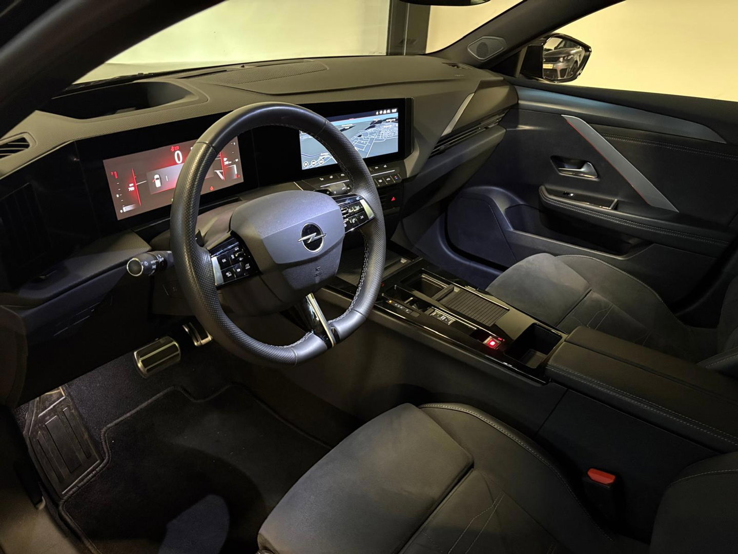 Opel Astra 1.2 Turbo Ultimate PANO KEYLESS 360