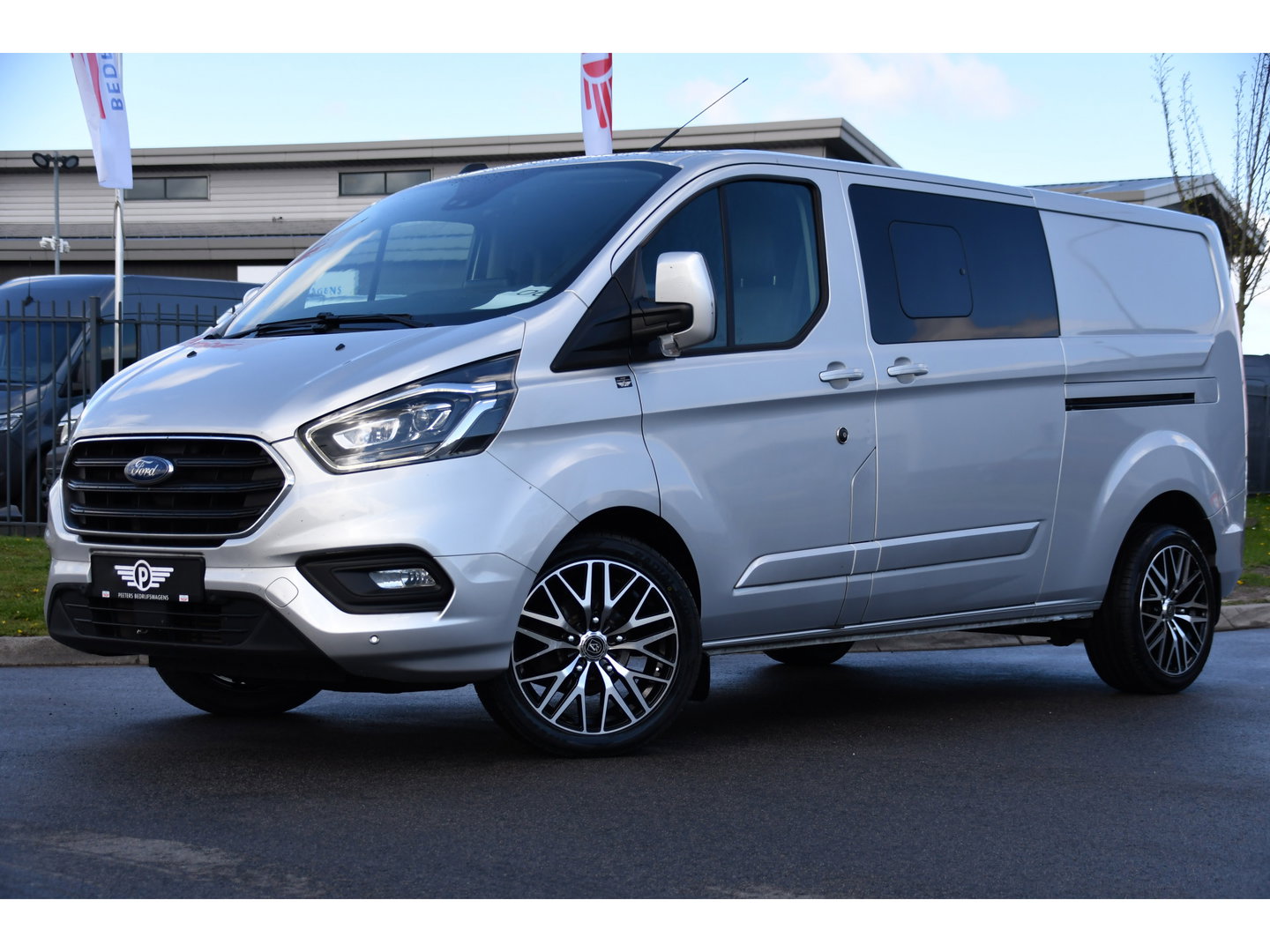 Ford Transit Custom 300 2.0 TDCI L2H1 Limited DC Adaptieve Cruise, Camera, Xenon, Leder, 170pk, Stoelverwarming, Multimedia, 2 x Schuifdeur, Uniek!