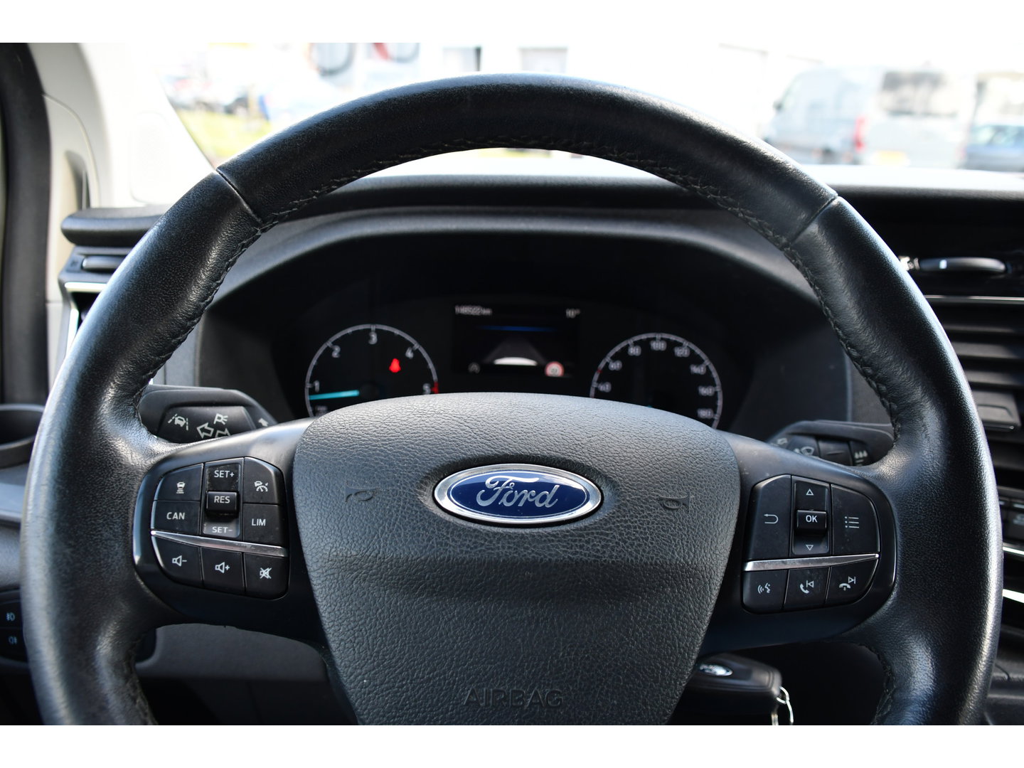 Ford Transit Custom 300 2.0 TDCI L2H1 Limited DC Adaptieve Cruise, Camera, Xenon, Leder, 170pk, Stoelverwarming, Multimedia, 2 x Schuifdeur, Uniek!