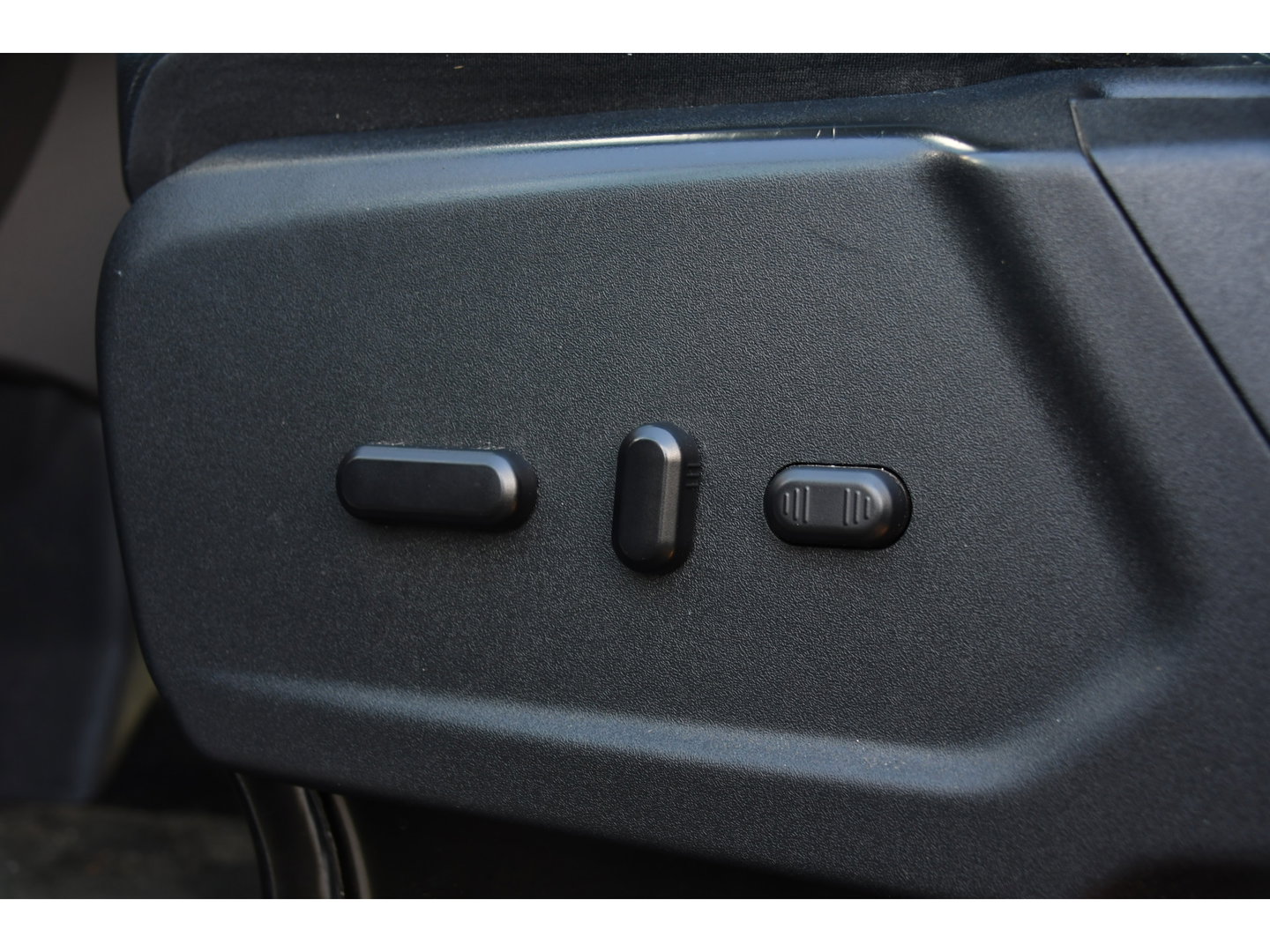 Ford Transit Custom 300 2.0 TDCI L2H1 Limited DC Adaptieve Cruise, Camera, Xenon, Leder, 170pk, Stoelverwarming, Multimedia, 2 x Schuifdeur, Uniek!