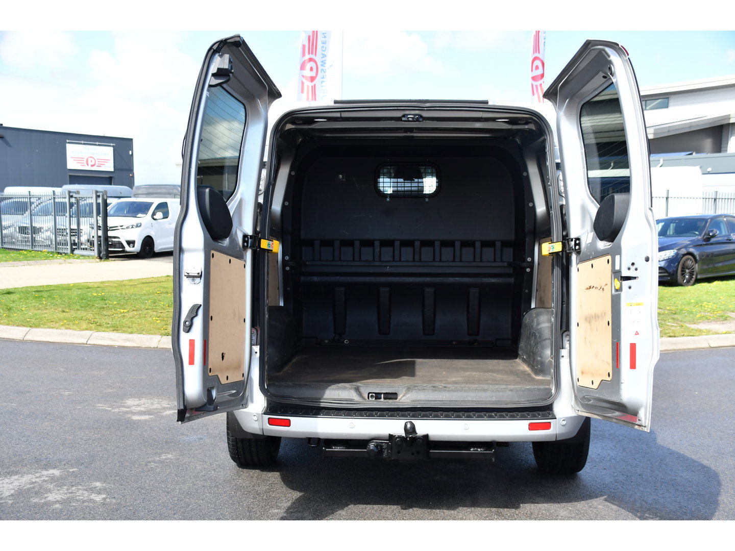 Ford Transit Custom 300 2.0 TDCI L2H1 Limited DC Adaptieve Cruise, Camera, Xenon, Leder, 170pk, Stoelverwarming, Multimedia, 2 x Schuifdeur, Uniek!