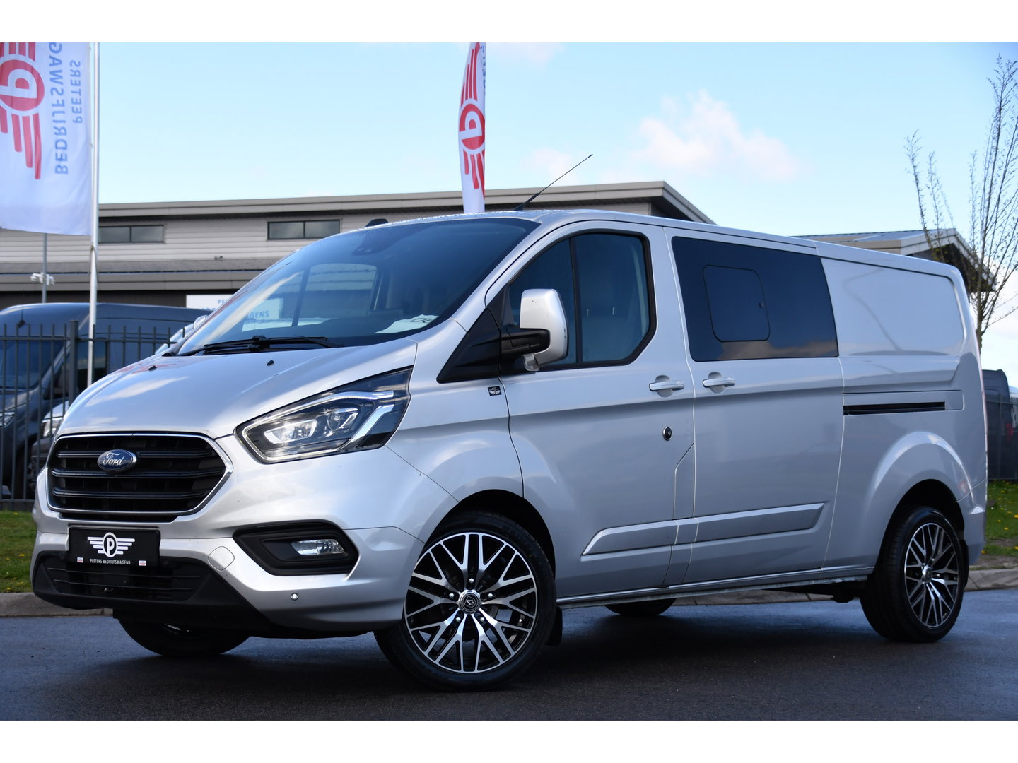 Ford Transit Custom 300 2.0 TDCI L2H1 Limited DC Adaptieve Cruise, Camera, Xenon, Leder, 170pk, Stoelverwarming, Multimedia, 2 x Schuifdeur, Uniek!