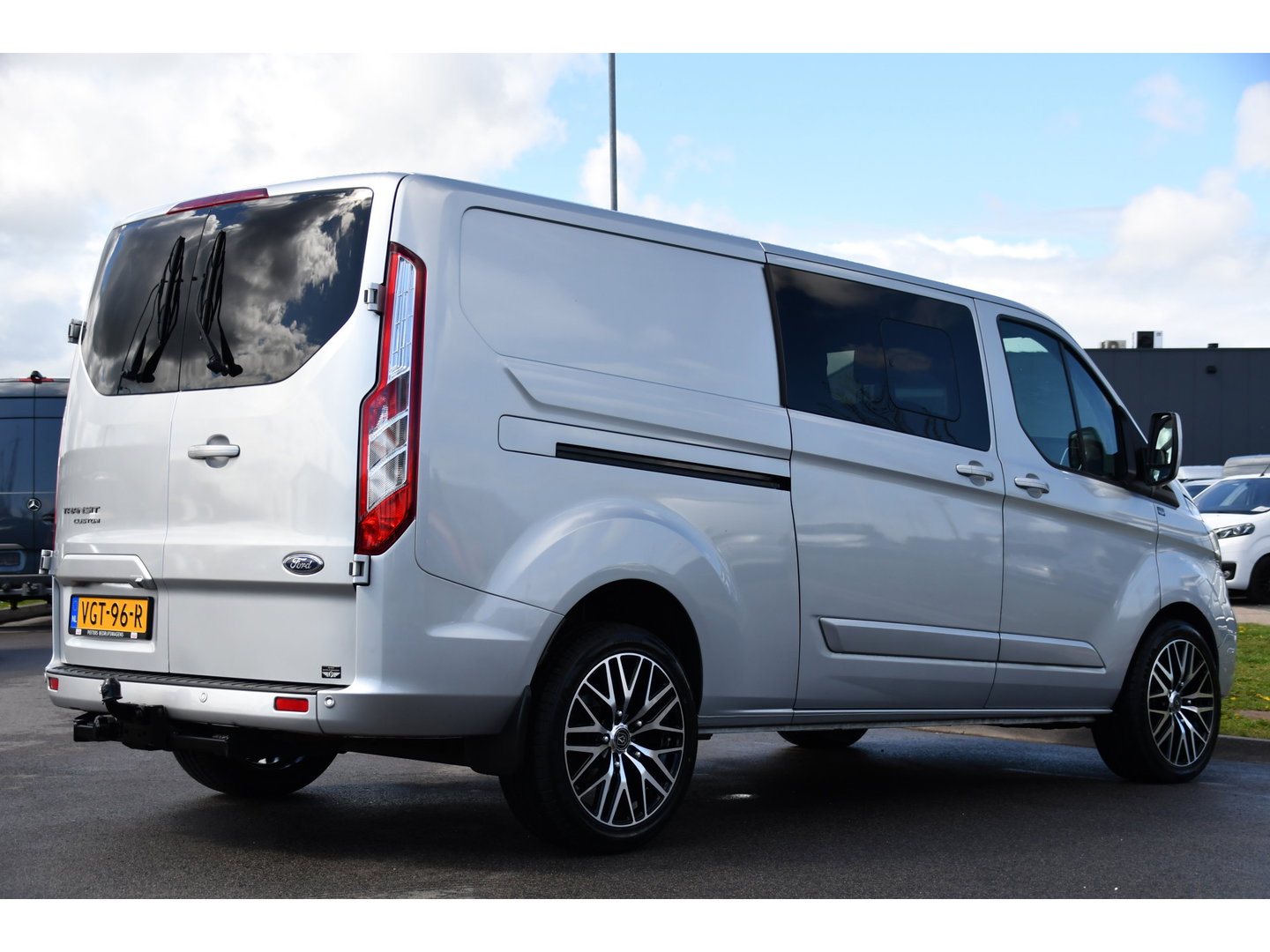 Ford Transit Custom 300 2.0 TDCI L2H1 Limited DC Adaptieve Cruise, Camera, Xenon, Leder, 170pk, Stoelverwarming, Multimedia, 2 x Schuifdeur, Uniek!