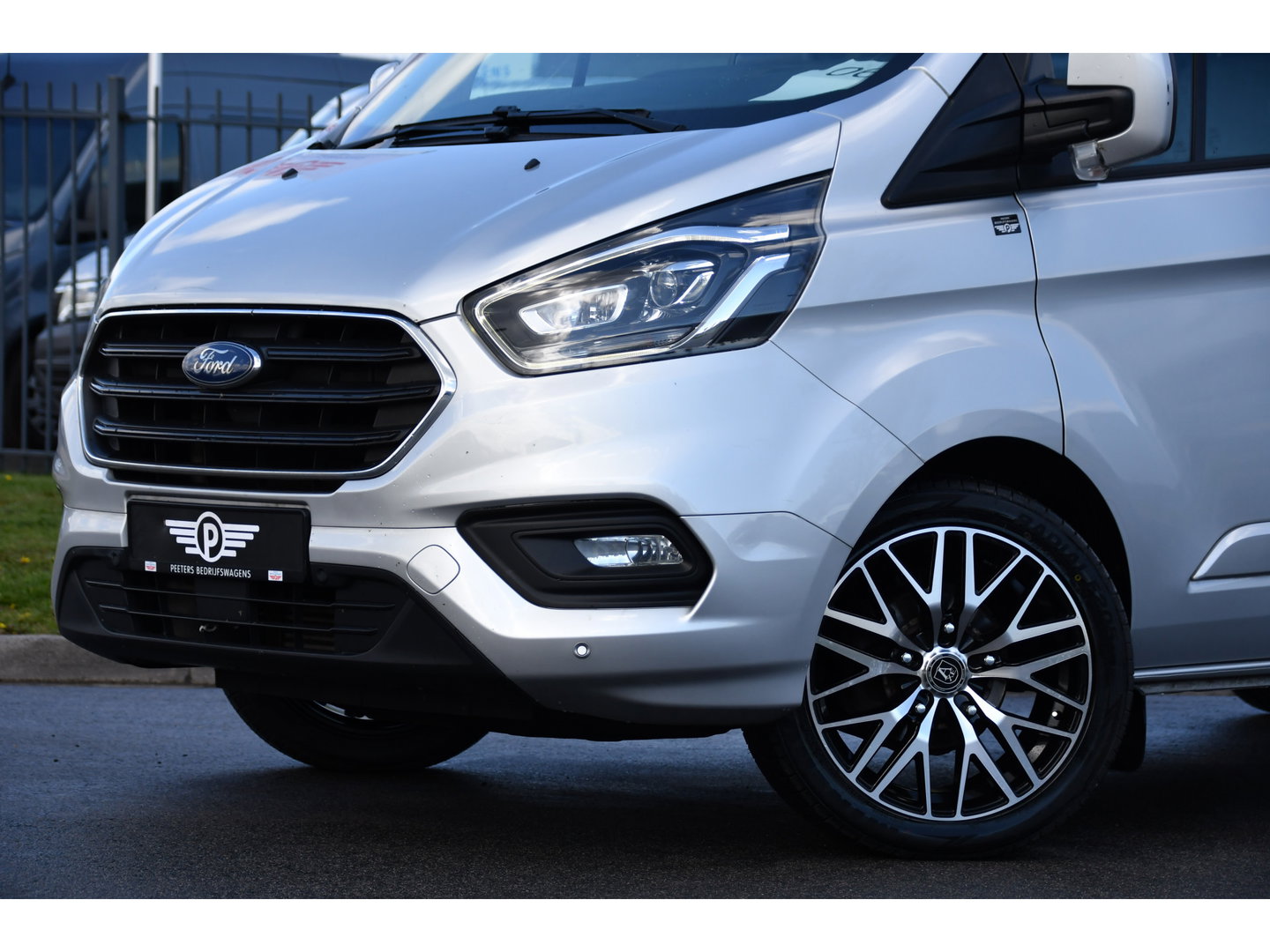 Ford Transit Custom 300 2.0 TDCI L2H1 Limited DC Adaptieve Cruise, Camera, Xenon, Leder, 170pk, Stoelverwarming, Multimedia, 2 x Schuifdeur, Uniek!