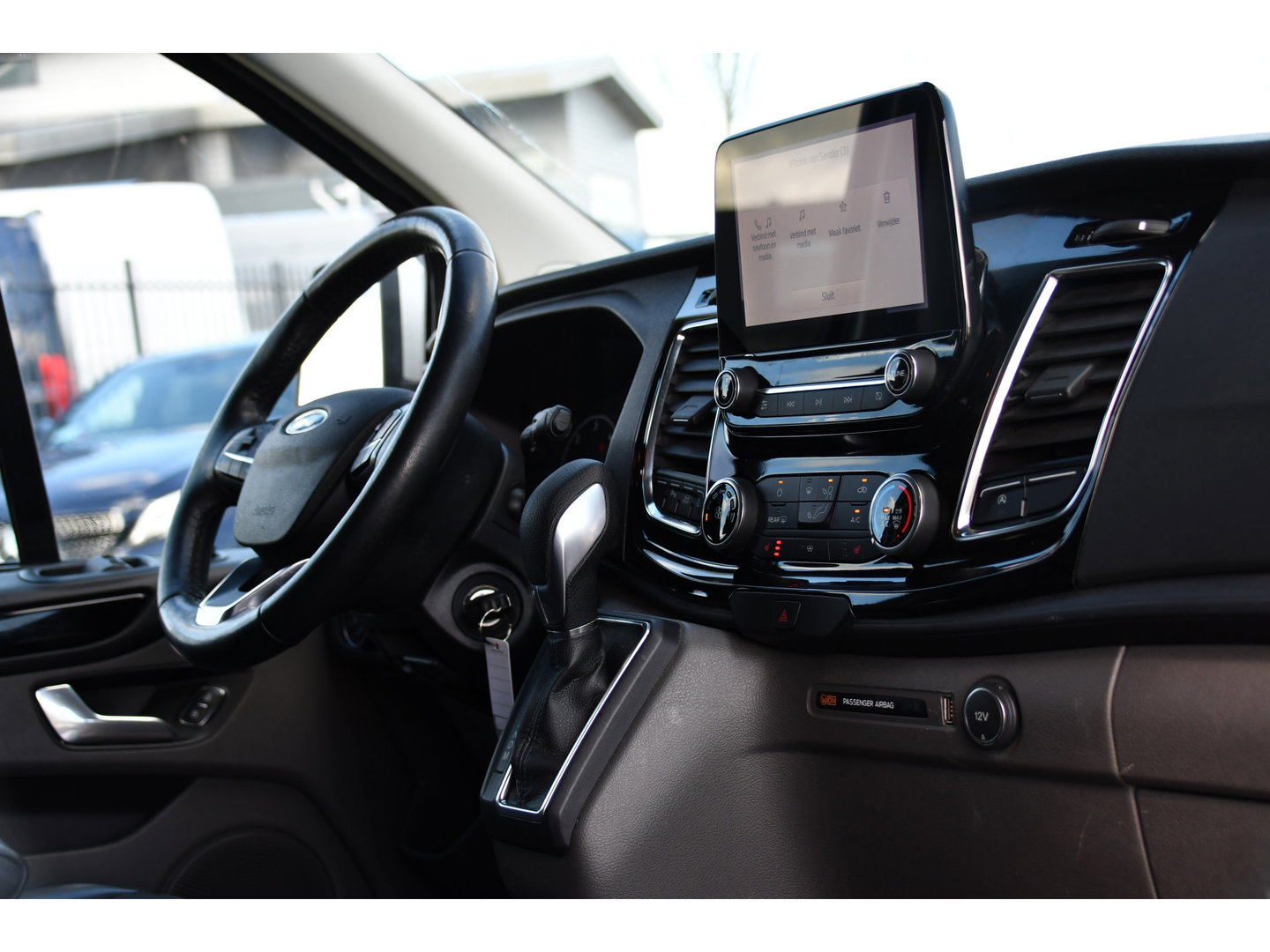 Ford Transit Custom 300 2.0 TDCI L2H1 Limited DC Adaptieve Cruise, Camera, Xenon, Leder, 170pk, Stoelverwarming, Multimedia, 2 x Schuifdeur, Uniek!