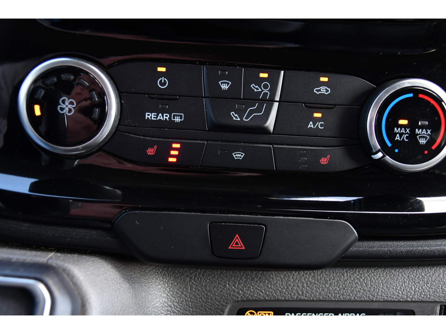 Ford Transit Custom 300 2.0 TDCI L2H1 Limited DC Adaptieve Cruise, Camera, Xenon, Leder, 170pk, Stoelverwarming, Multimedia, 2 x Schuifdeur, Uniek!