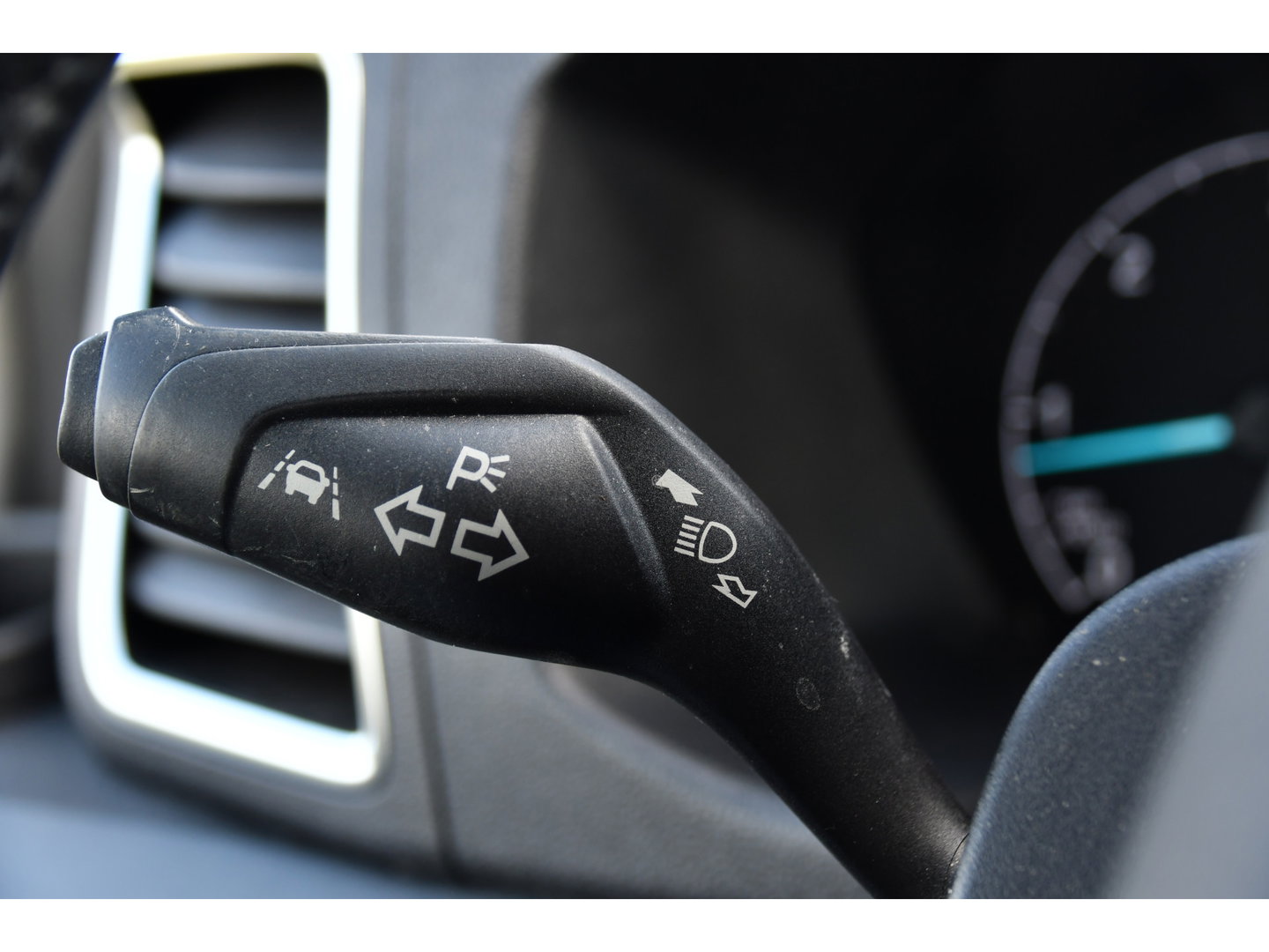 Ford Transit Custom 300 2.0 TDCI L2H1 Limited DC Adaptieve Cruise, Camera, Xenon, Leder, 170pk, Stoelverwarming, Multimedia, 2 x Schuifdeur, Uniek!