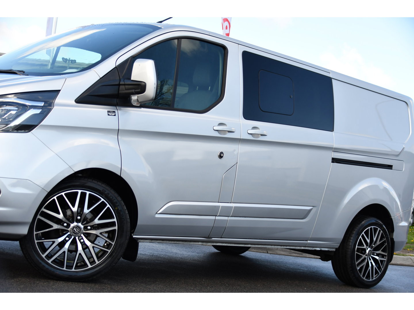 Ford Transit Custom 300 2.0 TDCI L2H1 Limited DC Adaptieve Cruise, Camera, Xenon, Leder, 170pk, Stoelverwarming, Multimedia, 2 x Schuifdeur, Uniek!