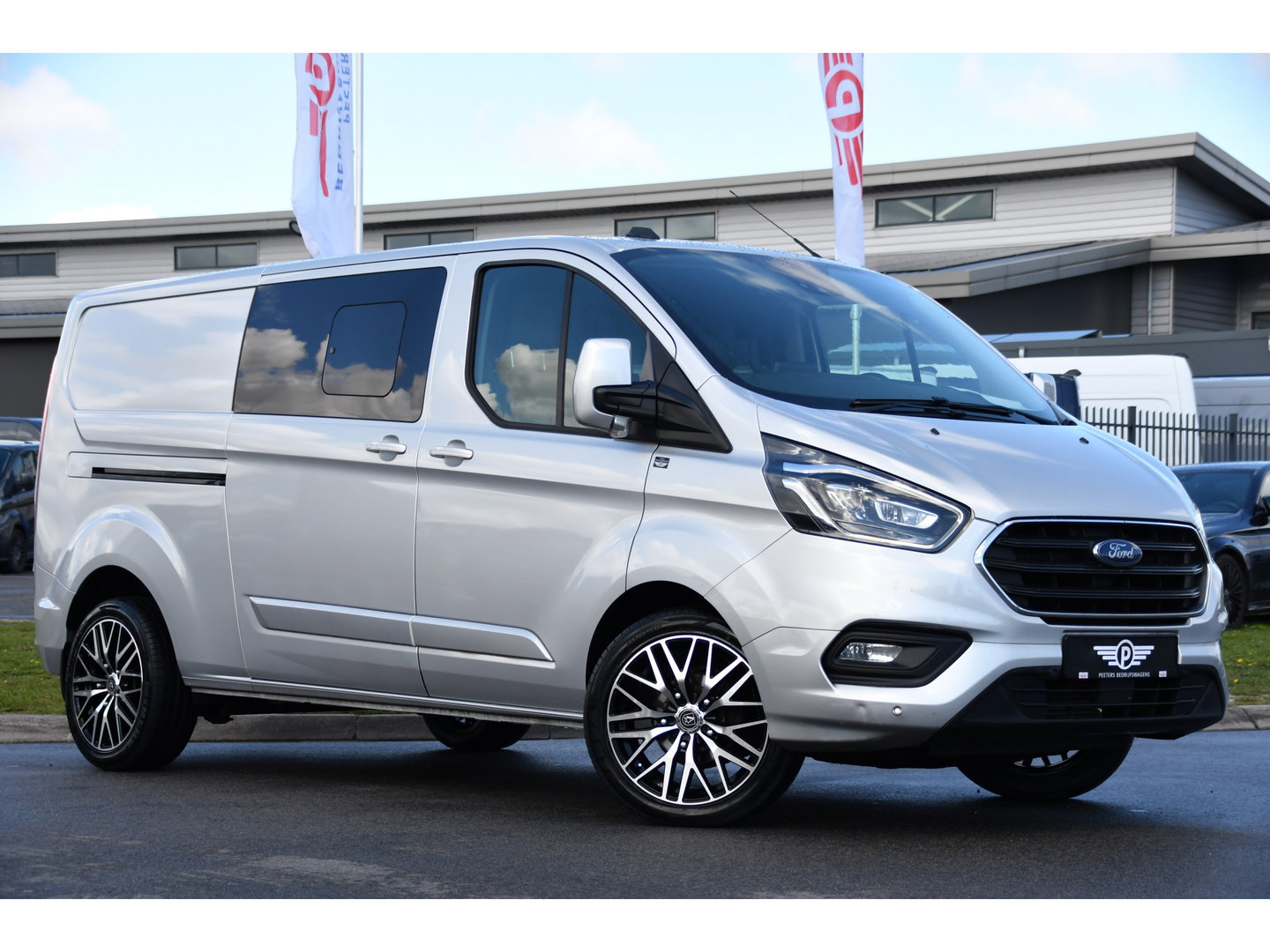 Ford Transit Custom 300 2.0 TDCI L2H1 Limited DC Adaptieve Cruise, Camera, Xenon, Leder, 170pk, Stoelverwarming, Multimedia, 2 x Schuifdeur, Uniek!