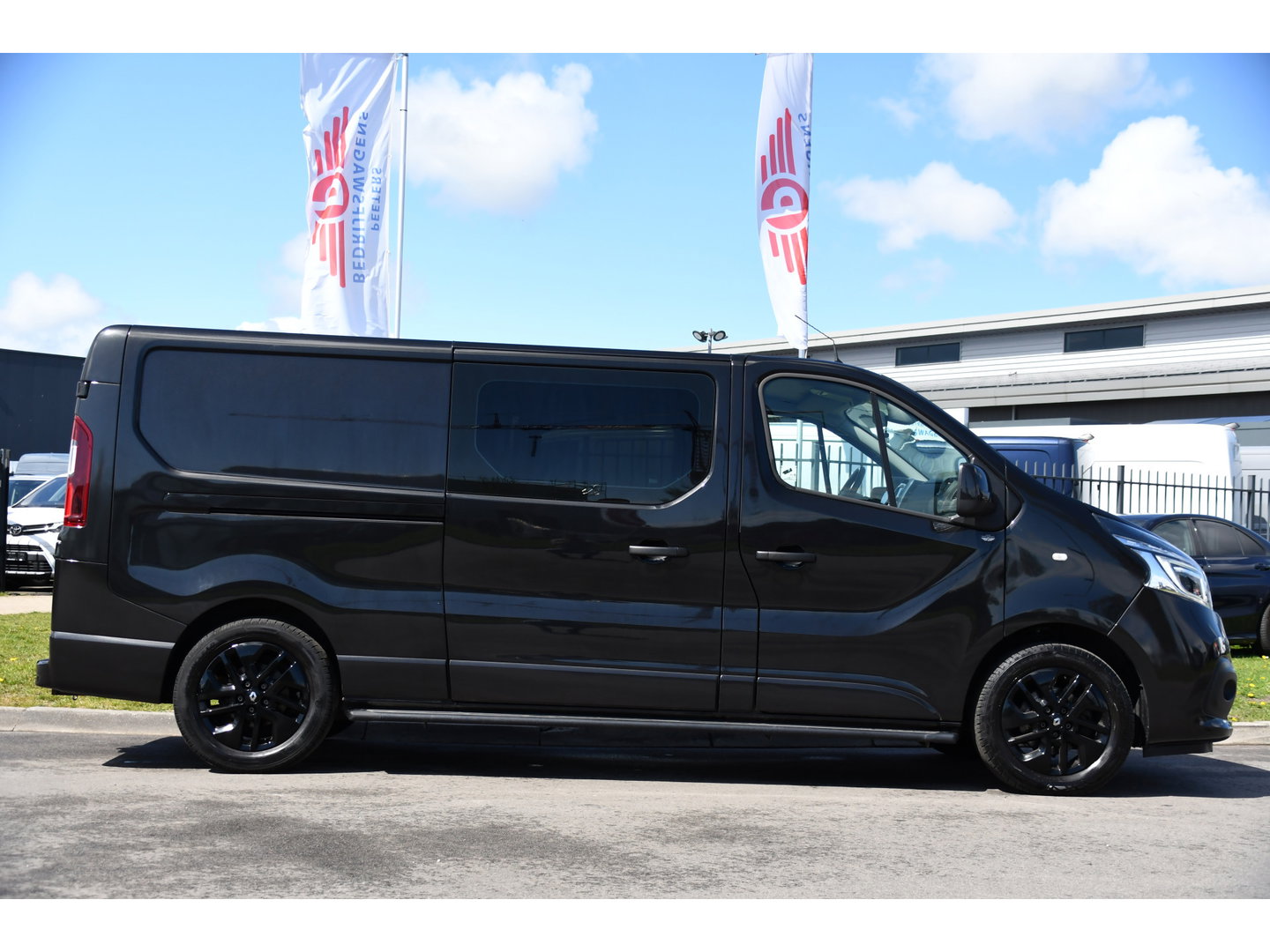 Renault Trafic 2.0 dCi 170 T29 L2H1 DC Luxe Black Edition Camera, Cruise, Carplay, 170pk, Automaat, LED, Multimedia, Clima, NAVI, Uniek!