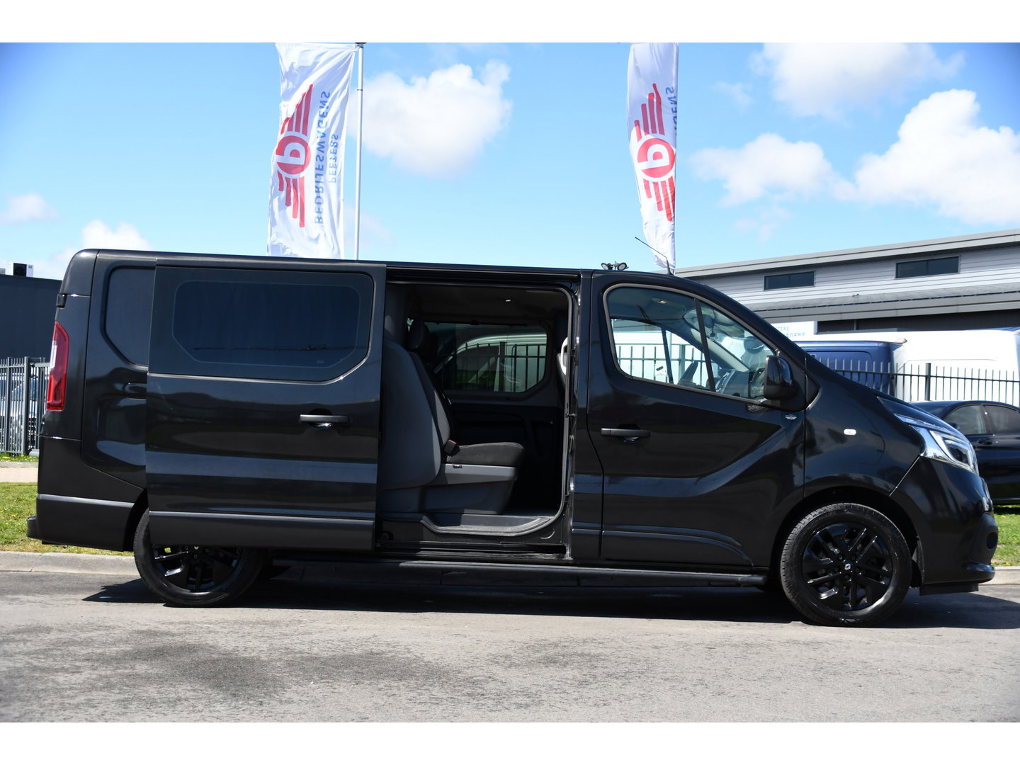 Renault Trafic 2.0 dCi 170 T29 L2H1 DC Luxe Black Edition Camera, Cruise, Carplay, 170pk, Automaat, LED, Multimedia, Clima, NAVI, Uniek!