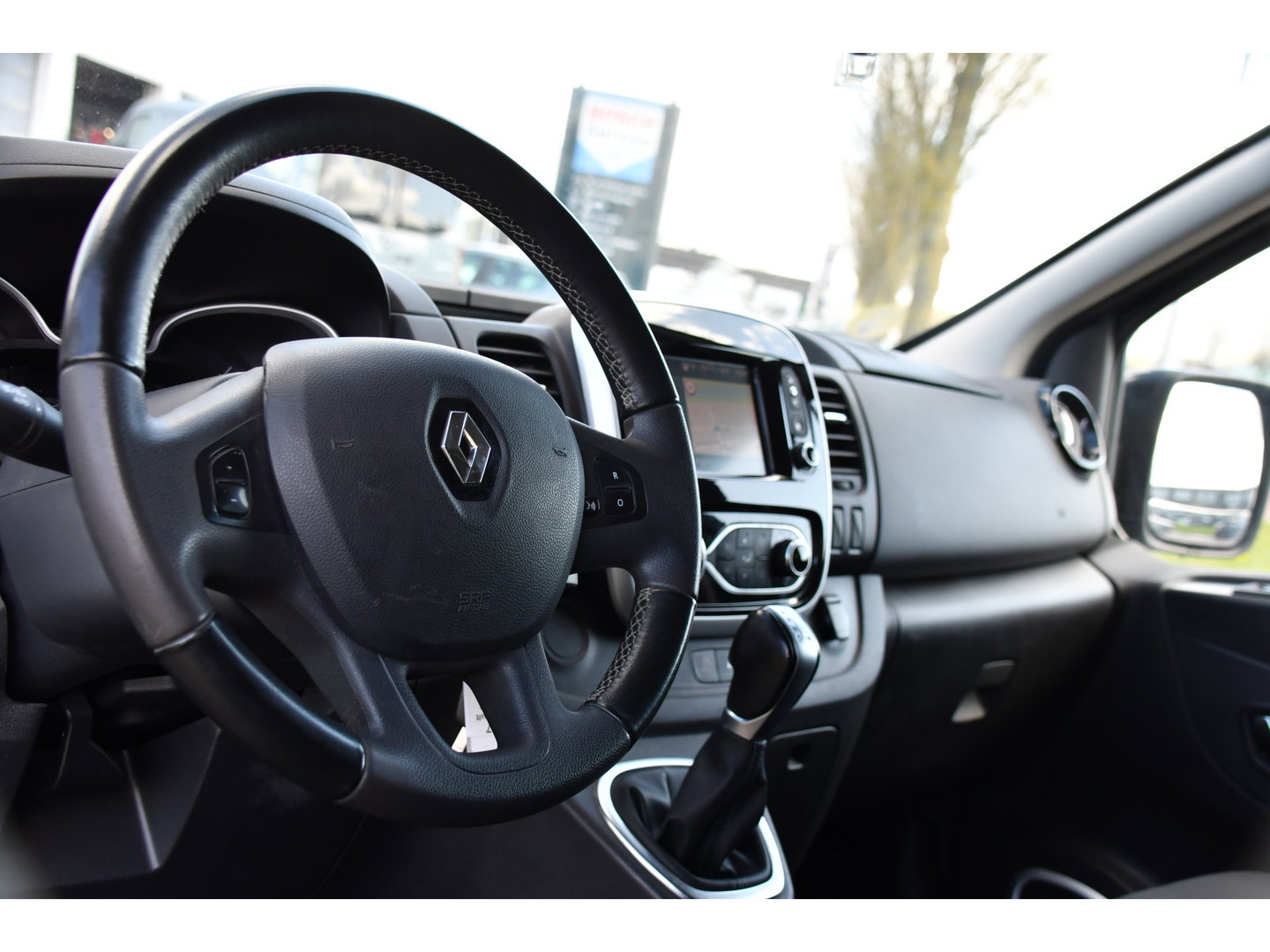 Renault Trafic 2.0 dCi 170 T29 L2H1 DC Luxe Black Edition Camera, Cruise, Carplay, 170pk, Automaat, LED, Multimedia, Clima, NAVI, Uniek!