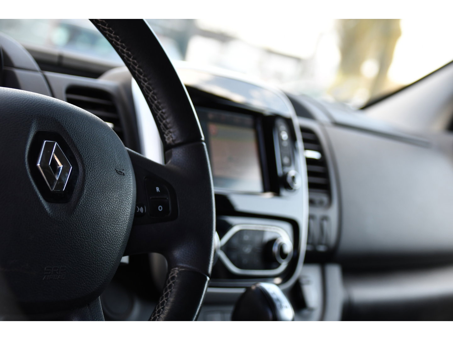 Renault Trafic 2.0 dCi 170 T29 L2H1 DC Luxe Black Edition Camera, Cruise, Carplay, 170pk, Automaat, LED, Multimedia, Clima, NAVI, Uniek!