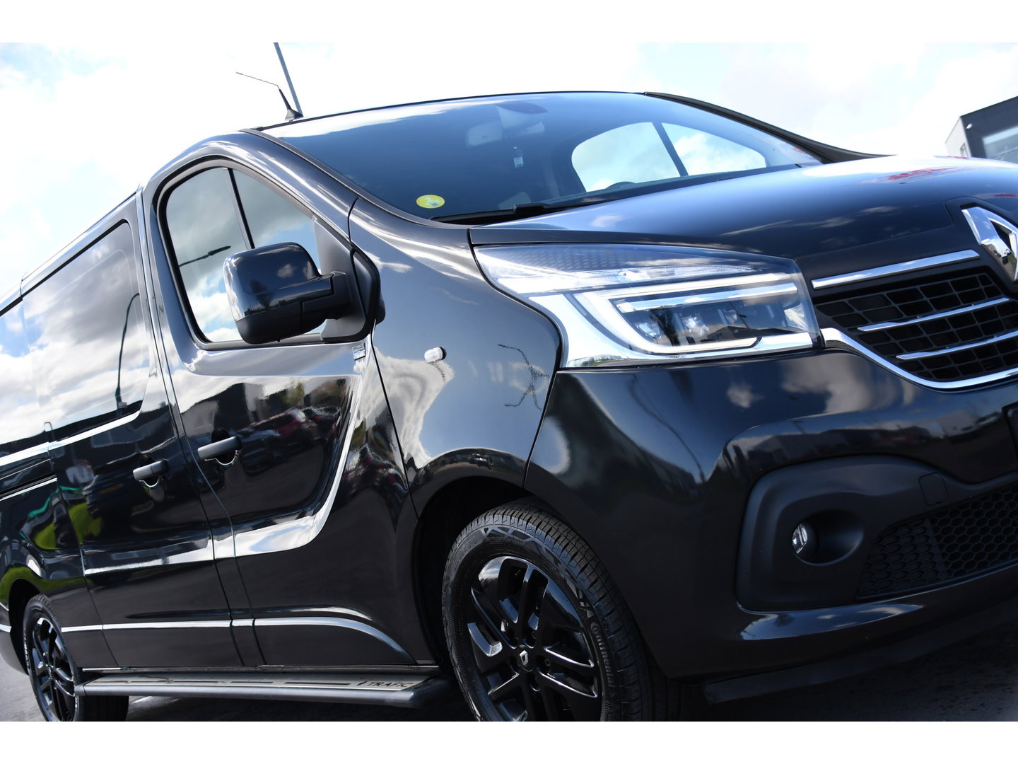 Renault Trafic 2.0 dCi 170 T29 L2H1 DC Luxe Black Edition Camera, Cruise, Carplay, 170pk, Automaat, LED, Multimedia, Clima, NAVI, Uniek!