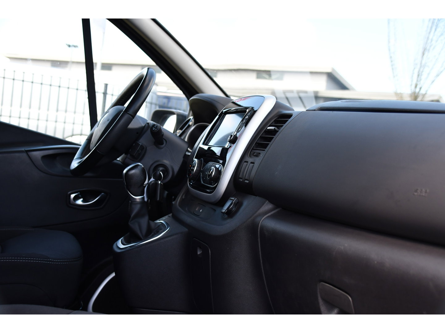 Renault Trafic 2.0 dCi 170 T29 L2H1 DC Luxe Black Edition Camera, Cruise, Carplay, 170pk, Automaat, LED, Multimedia, Clima, NAVI, Uniek!