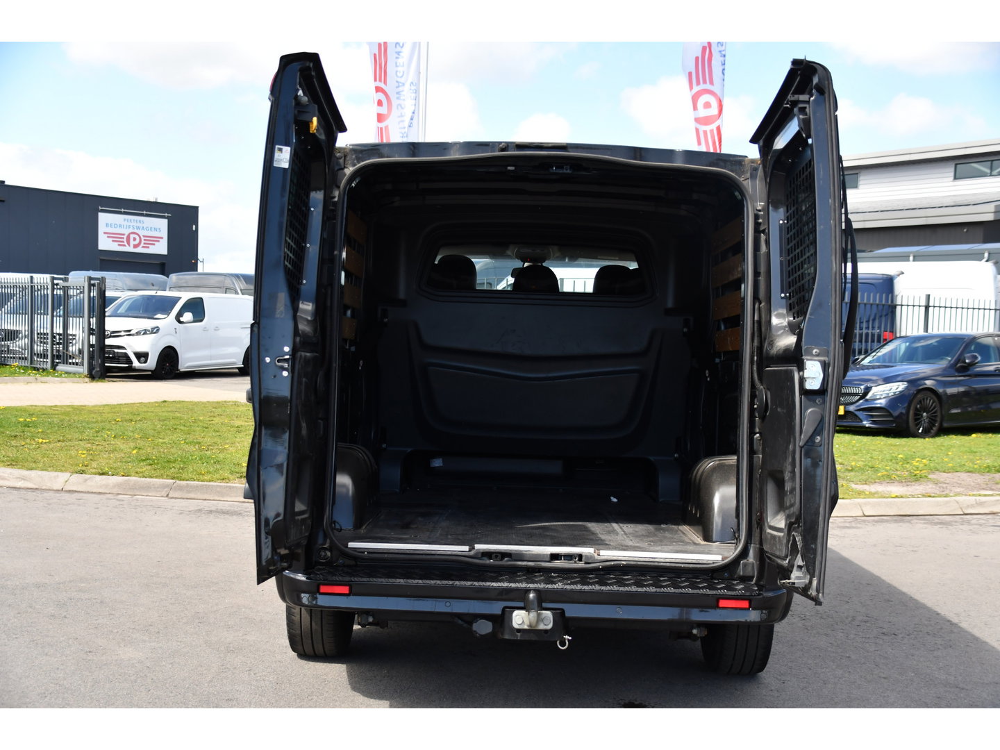 Renault Trafic 2.0 dCi 170 T29 L2H1 DC Luxe Black Edition Camera, Cruise, Carplay, 170pk, Automaat, LED, Multimedia, Clima, NAVI, Uniek!