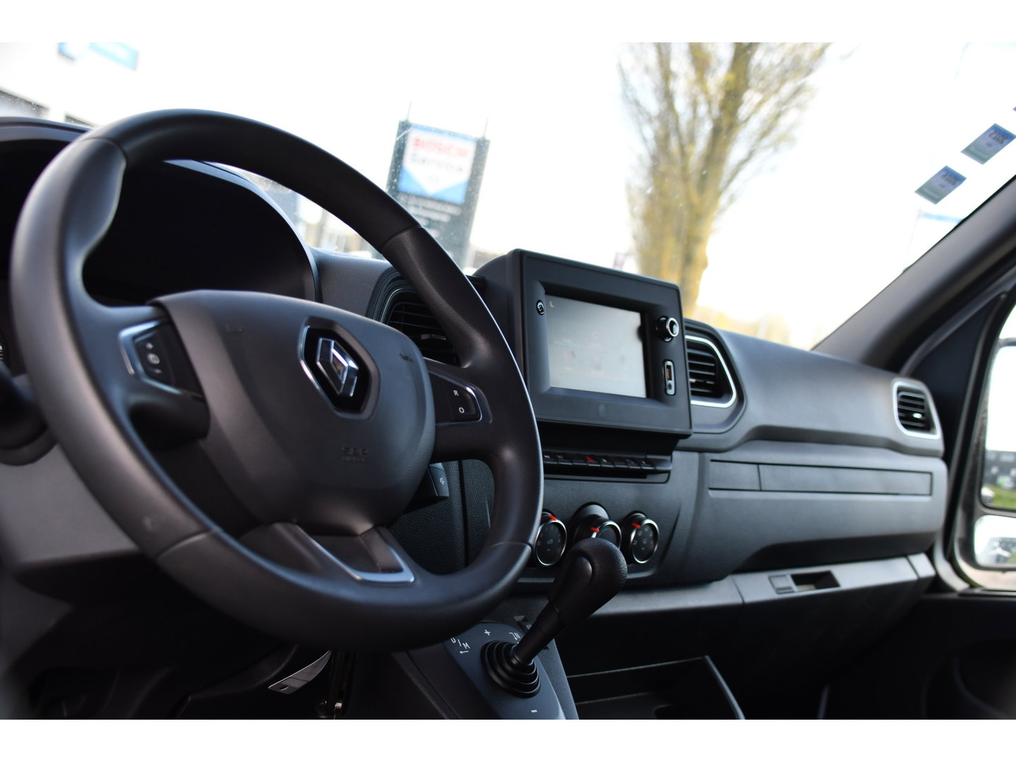 Renault Master T35 2.3 dCi 150 L2H2 PB Edition Camera, Cruise, Carplay, LED, Trekhaak, Automaat, 150pk, Sensoren, NAVI, Uniek!
