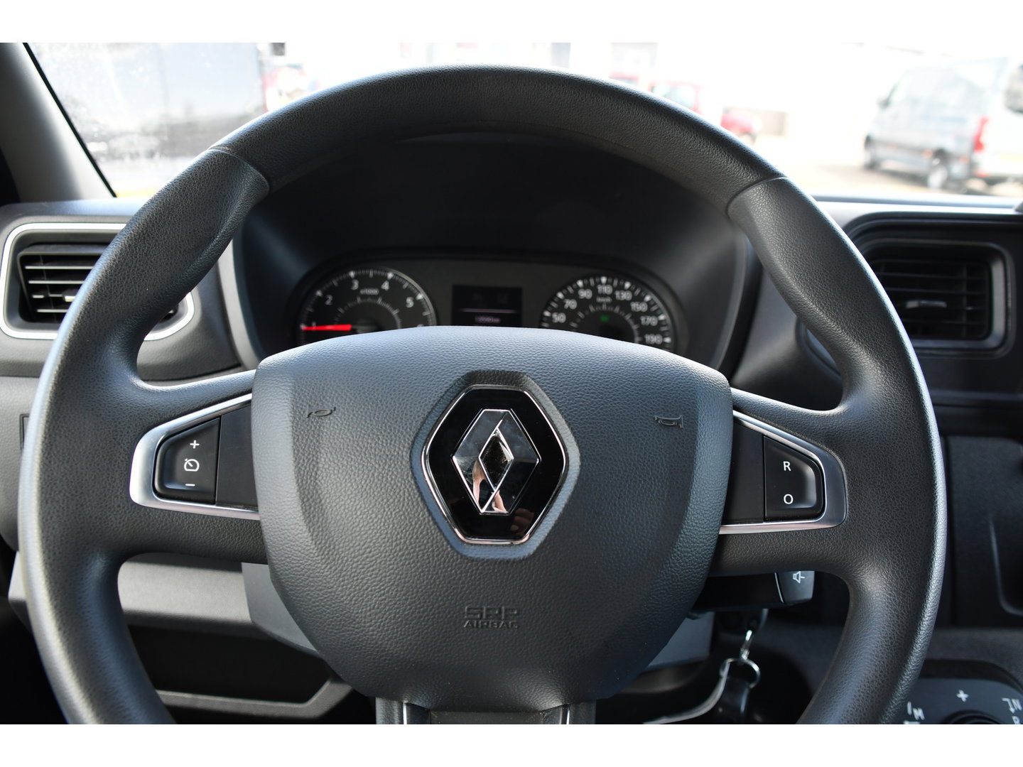 Renault Master T35 2.3 dCi 150 L2H2 PB Edition Camera, Cruise, Carplay, LED, Trekhaak, Automaat, 150pk, Sensoren, NAVI, Uniek!